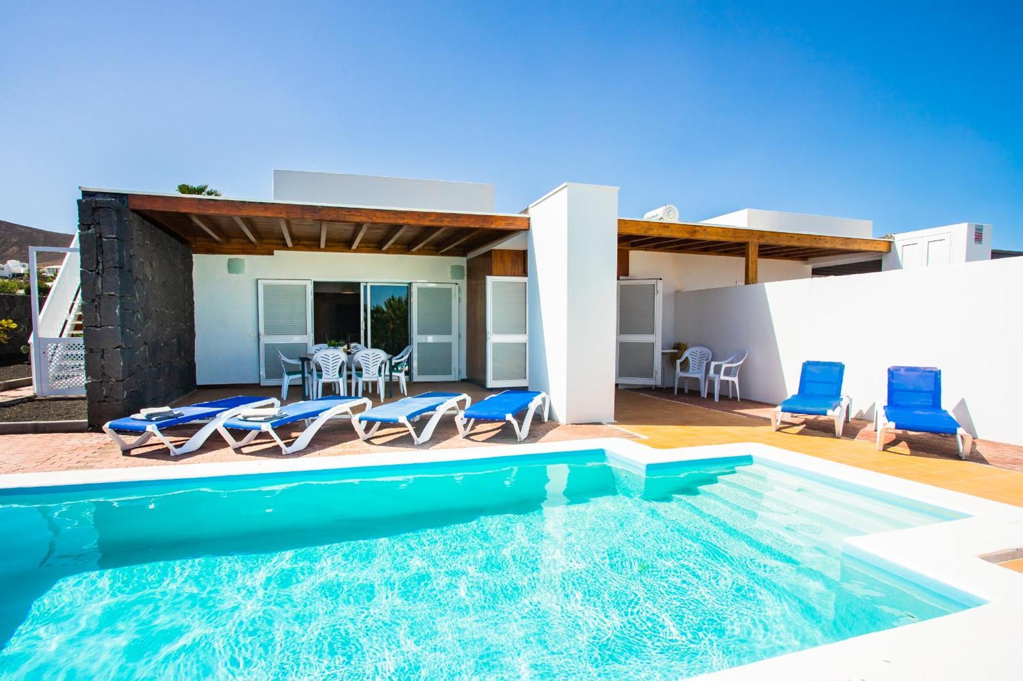 Aleksandra Spacious For 8 Guests, Heated Pool, Mountain Views