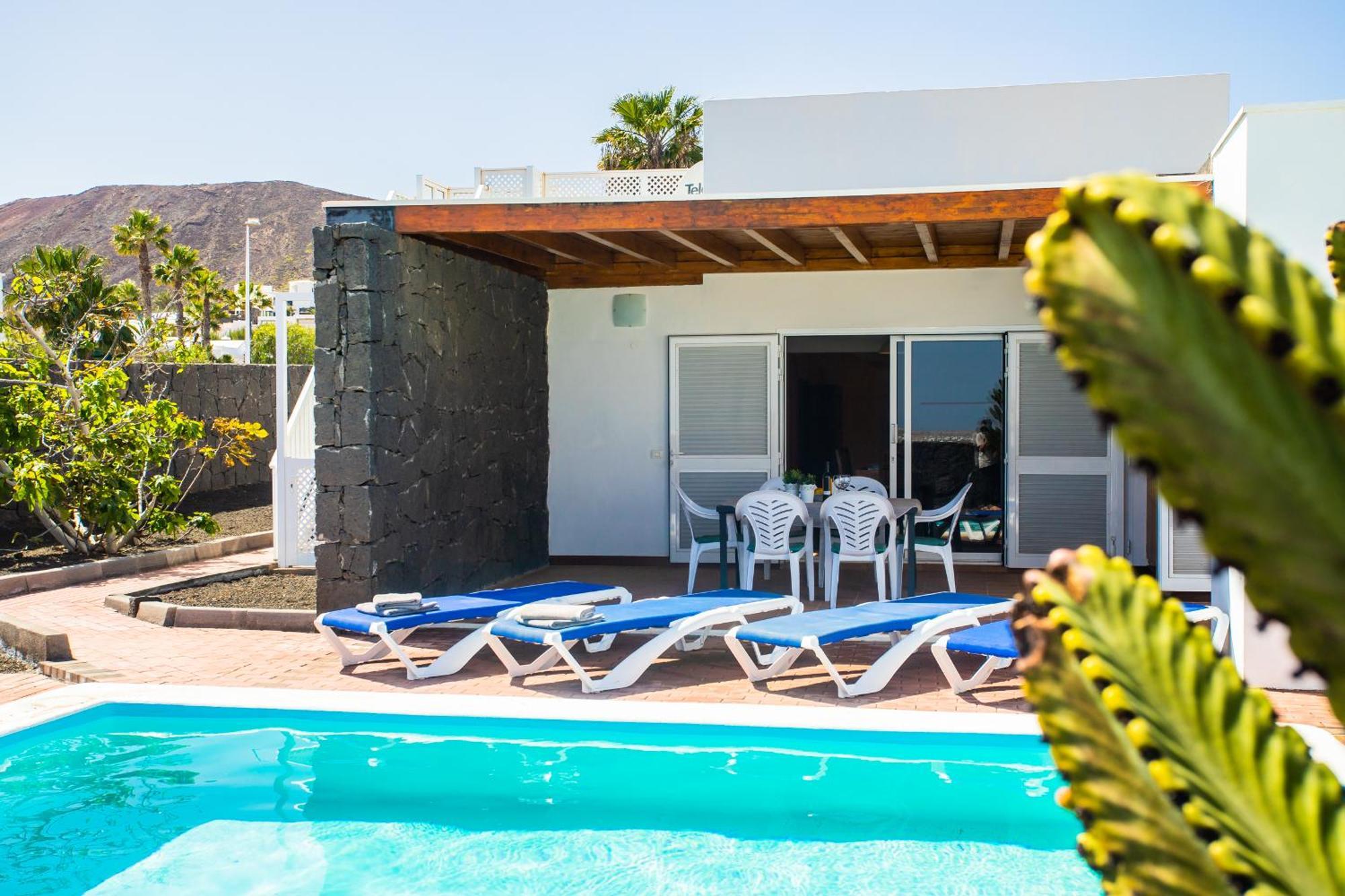 Aleksandra Spacious For 8 Guests, Heated Pool, Mountain Views Playa Blanca (Lanzarote)