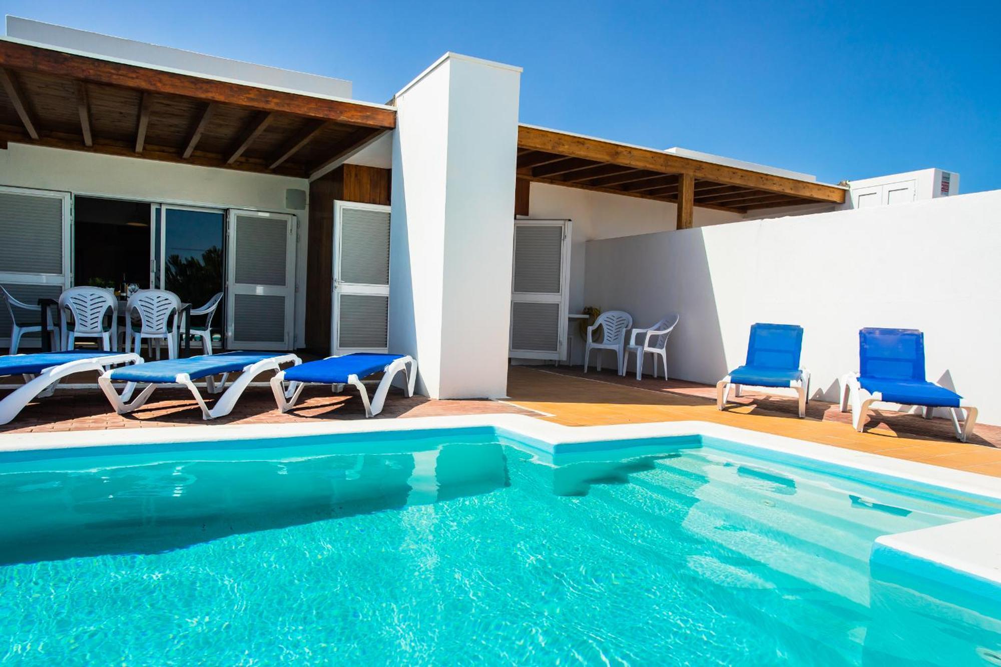 Aleksandra Spacious For 8 Guests, Heated Pool, Mountain Views Playa Blanca (Lanzarote)