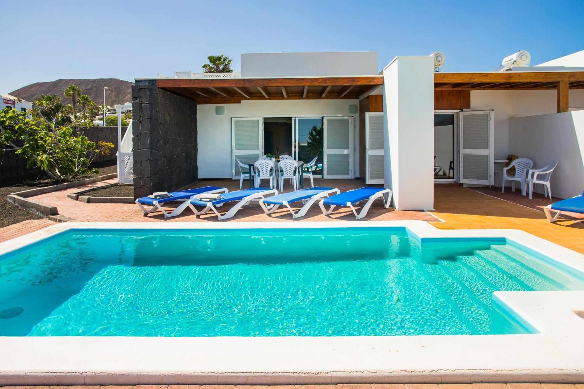 Сasa de vacaciones Aleksandra Spacious For 8 Guests, Heated Pool, Mountain Views