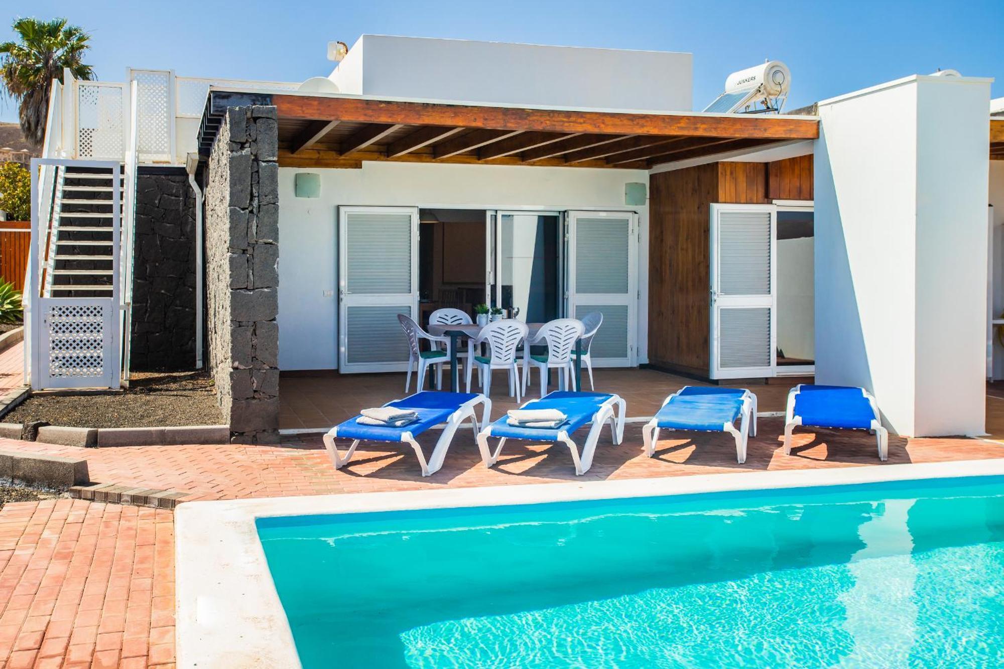 Aleksandra Spacious For 8 Guests, Heated Pool, Mountain Views * Playa Blanca (Lanzarote)