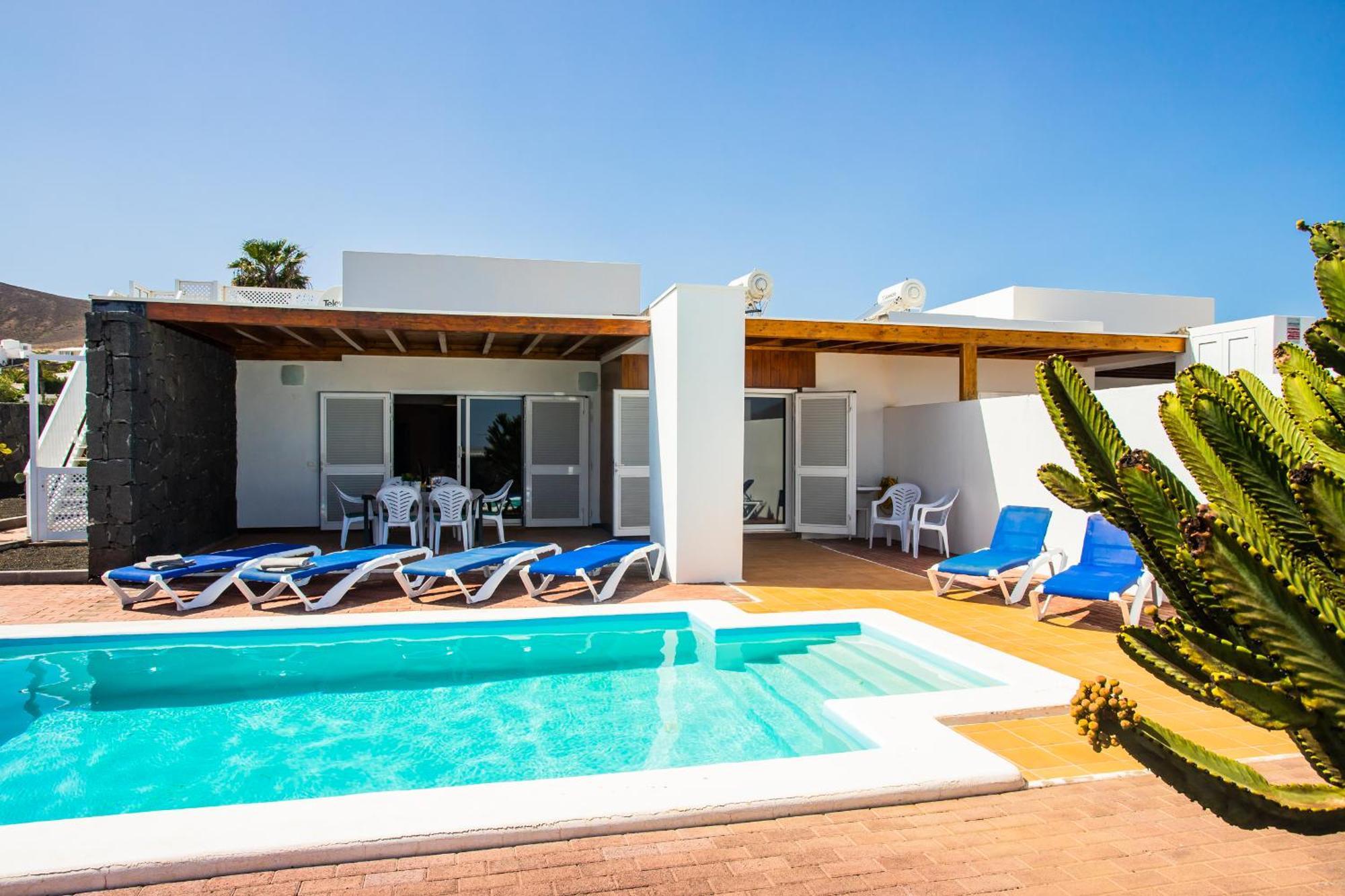 Aleksandra Spacious For 8 Guests, Heated Pool, Mountain Views Сasa de vacaciones