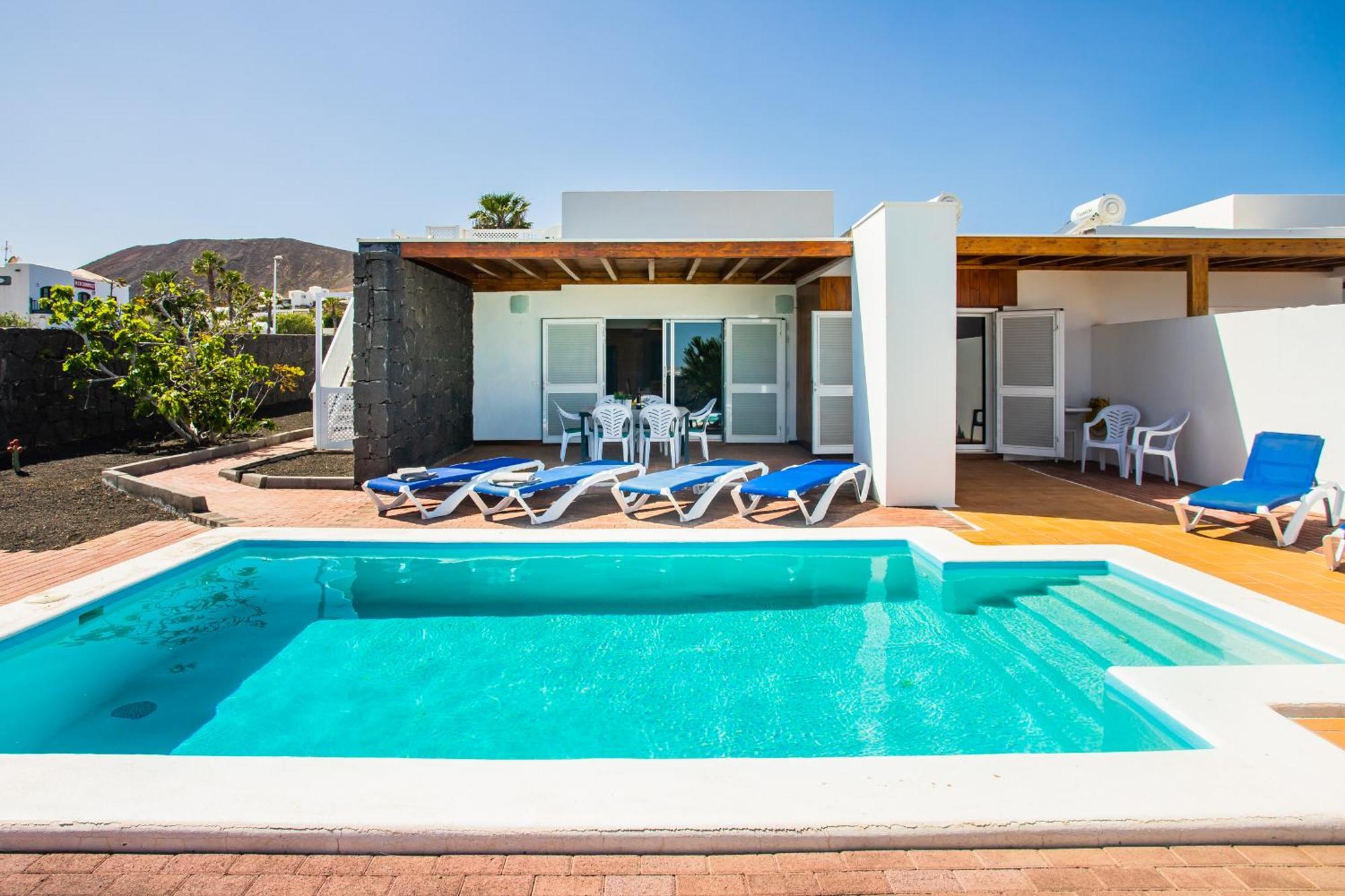 Сasa de vacaciones Aleksandra Spacious For 8 Guests, Heated Pool, Mountain Views