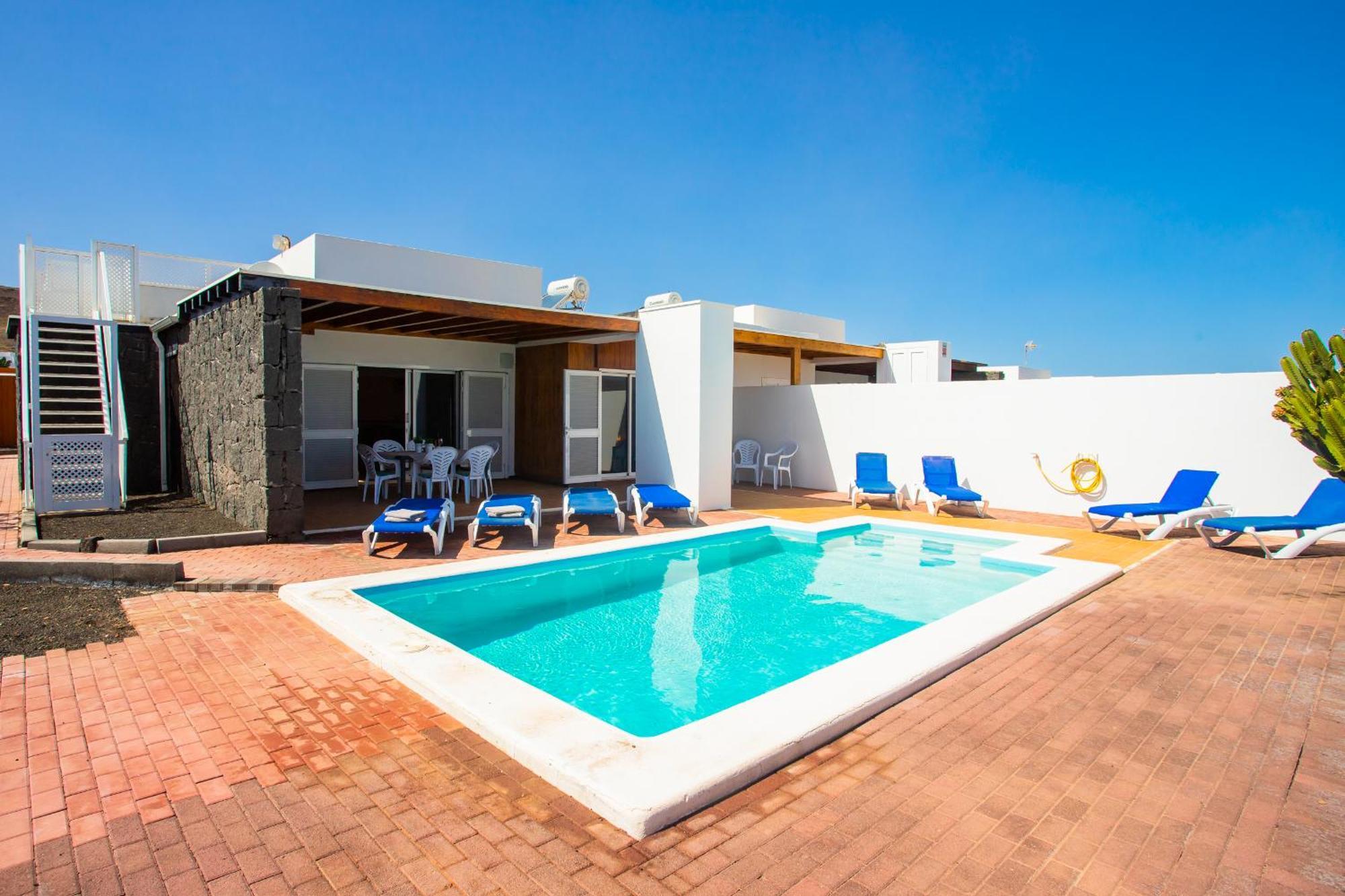 Aleksandra Spacious For 8 Guests, Heated Pool, Mountain Views * Playa Blanca (Lanzarote)