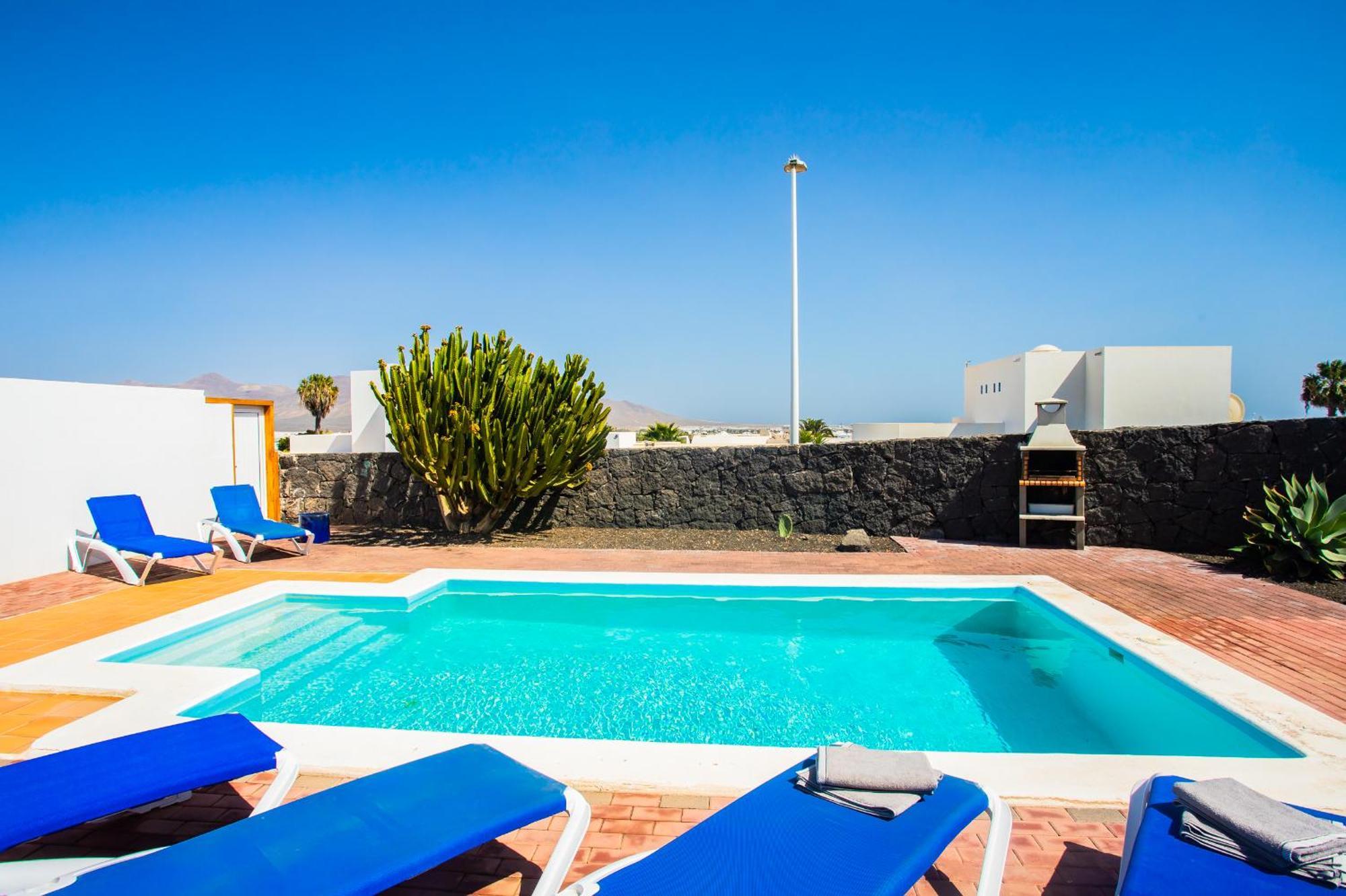 Aleksandra Spacious For 8 Guests, Heated Pool, Mountain Views Сasa de vacaciones Playa Blanca (Lanzarote)