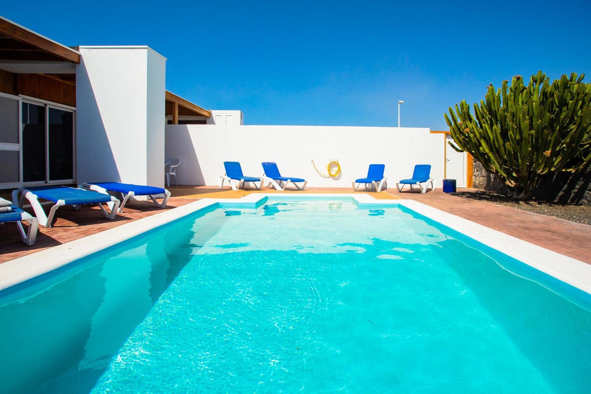 Aleksandra Spacious For 8 Guests, Heated Pool, Mountain Views Сasa de vacaciones Playa Blanca (Lanzarote)