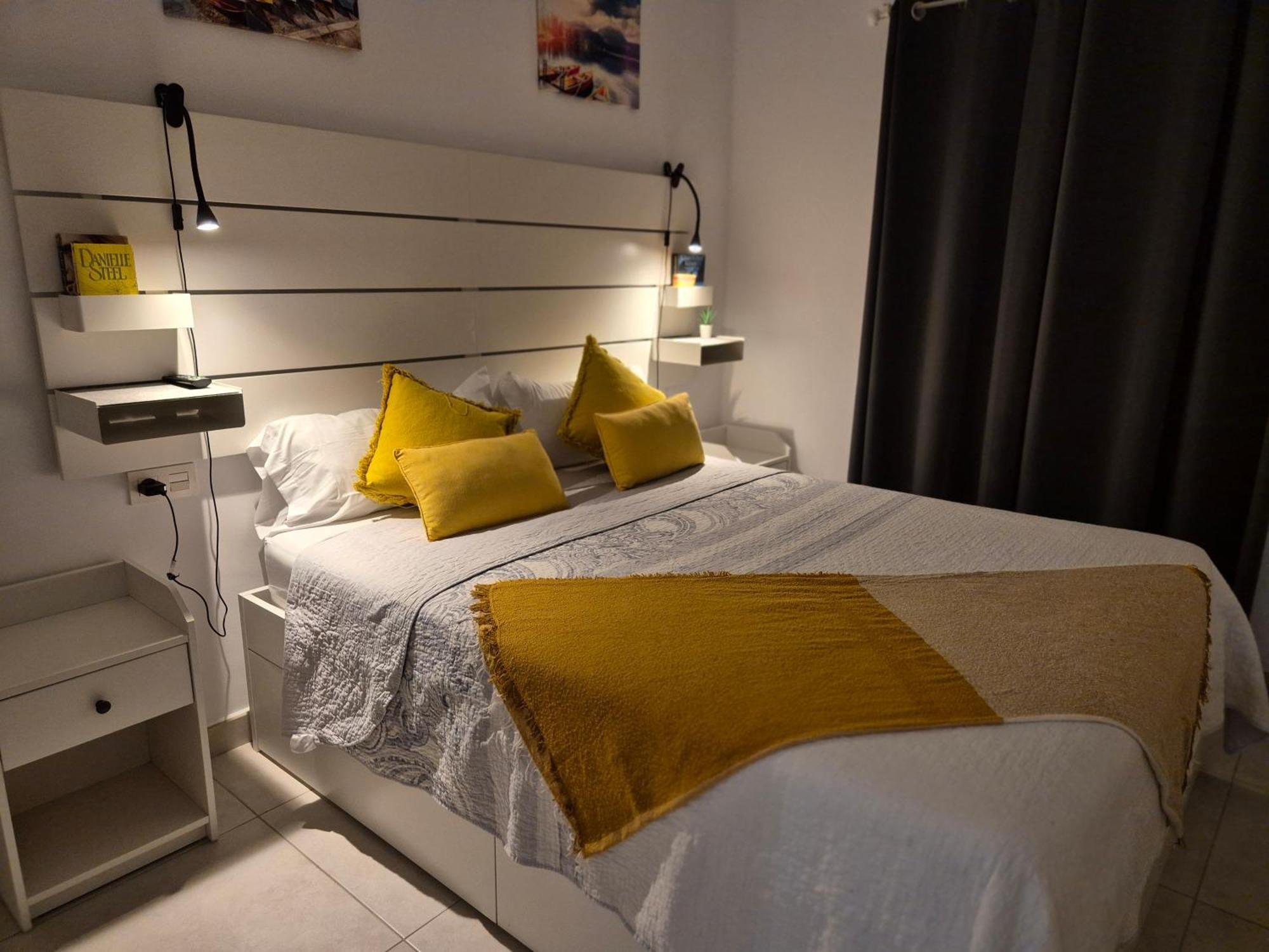 White Deluxe Apartment Costa Teguise
