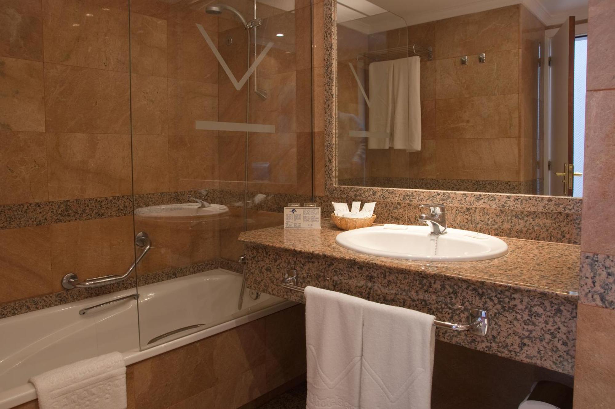 Vik San Antonio Hotel 4*