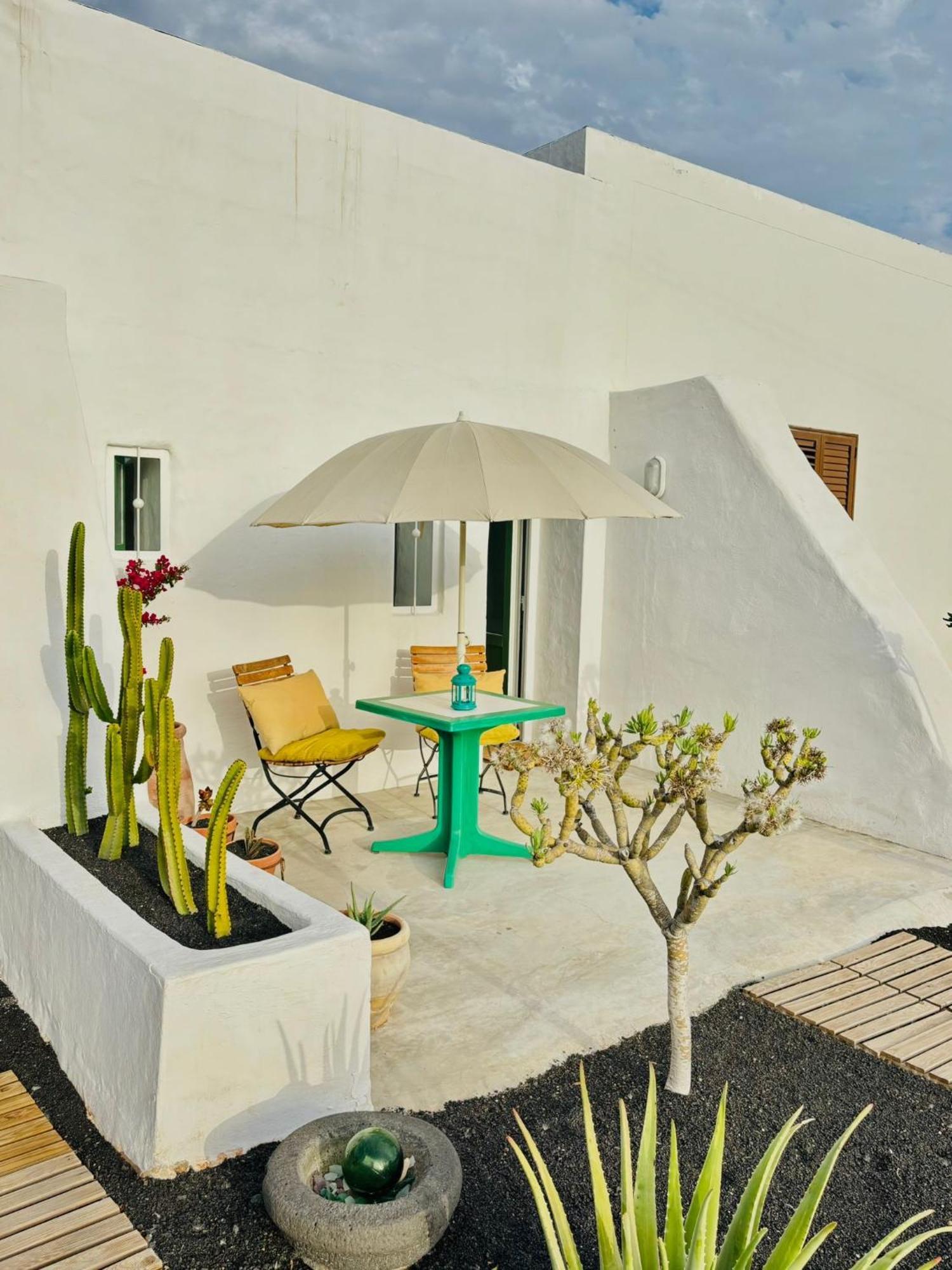 Casa Kira Camarote, Macher *