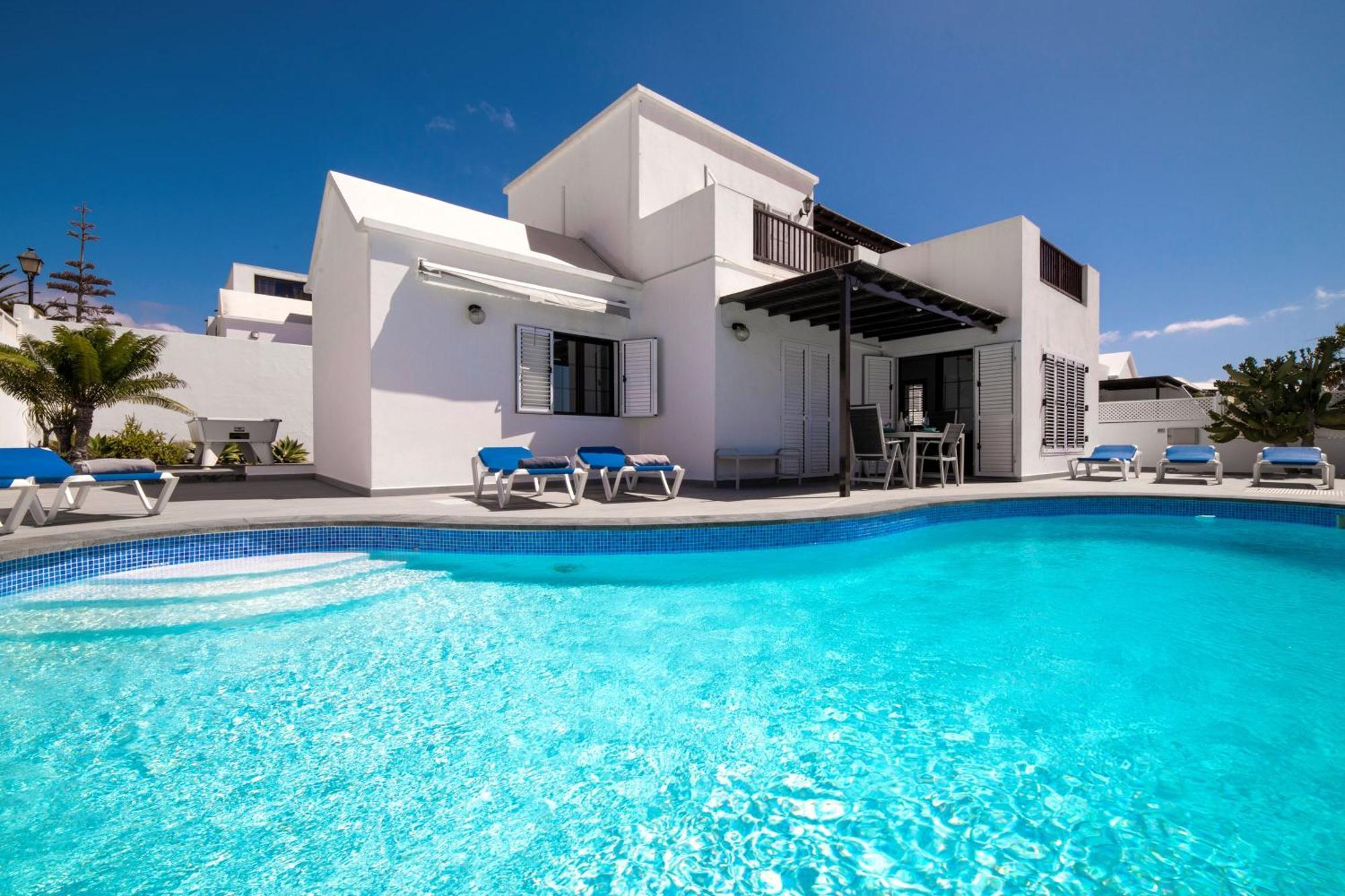 Maria Carmen: Modern Beachside Retreat With Heated Pool