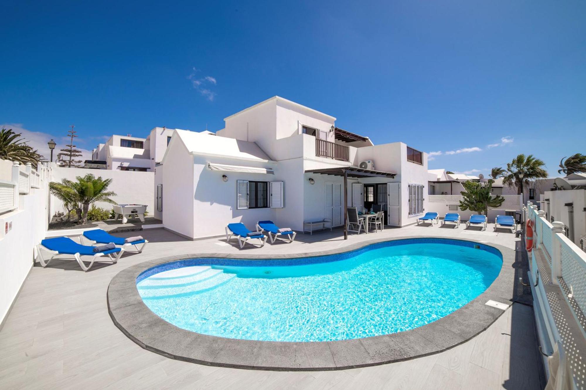 Maria Carmen: Modern Beachside Retreat With Heated Pool