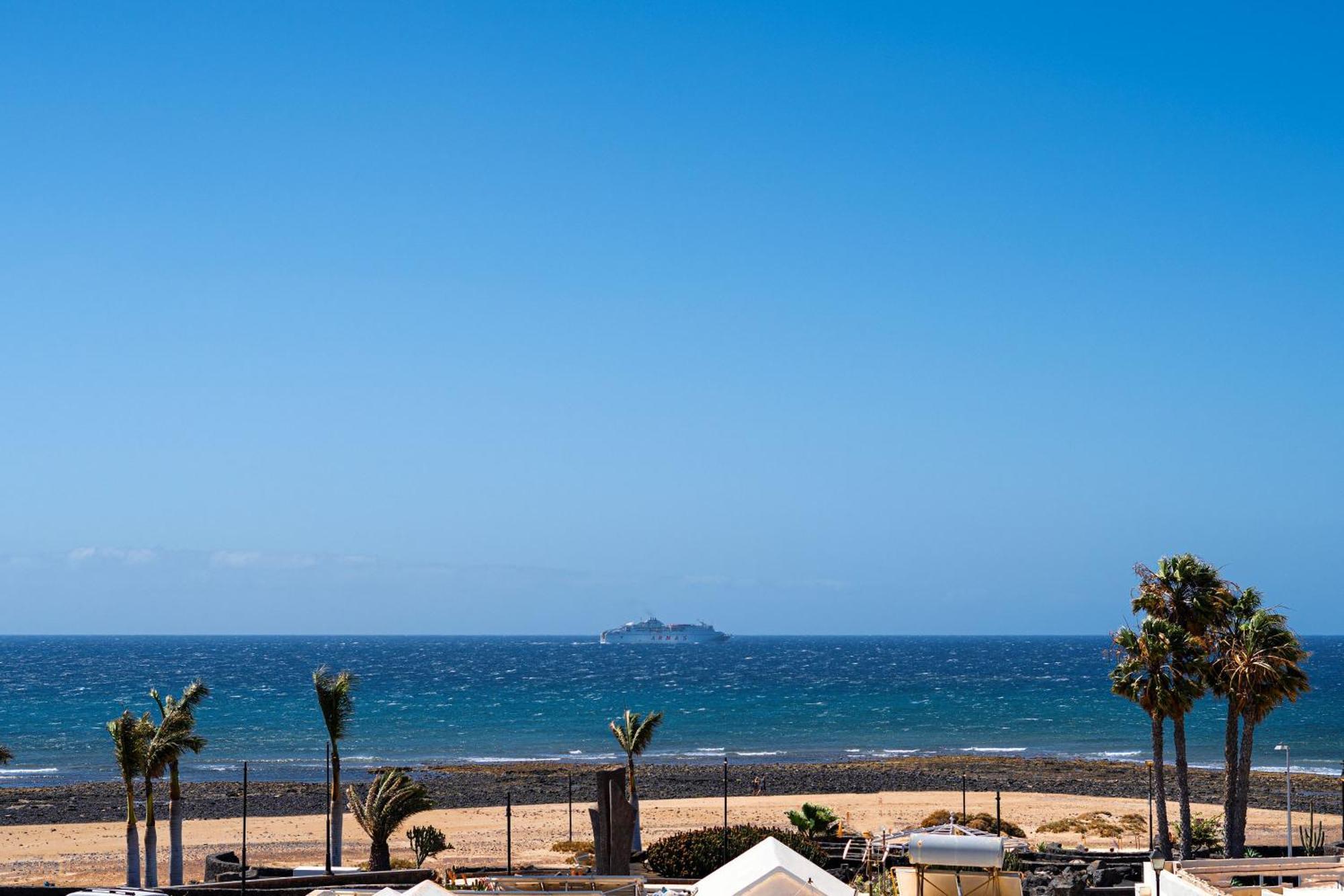 Villa Maria Carmen: Modern Beachside Retreat With Heated Pool *
