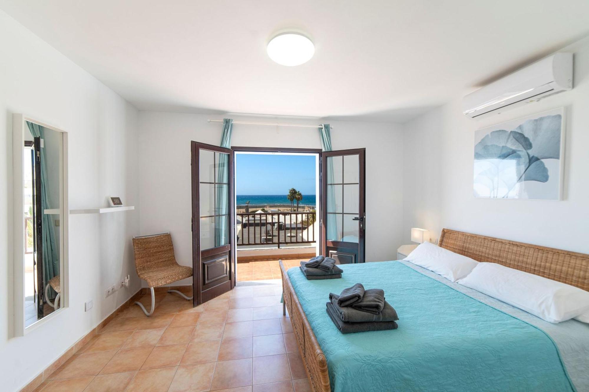 Villa Maria Carmen: Modern Beachside Retreat With Heated Pool *
