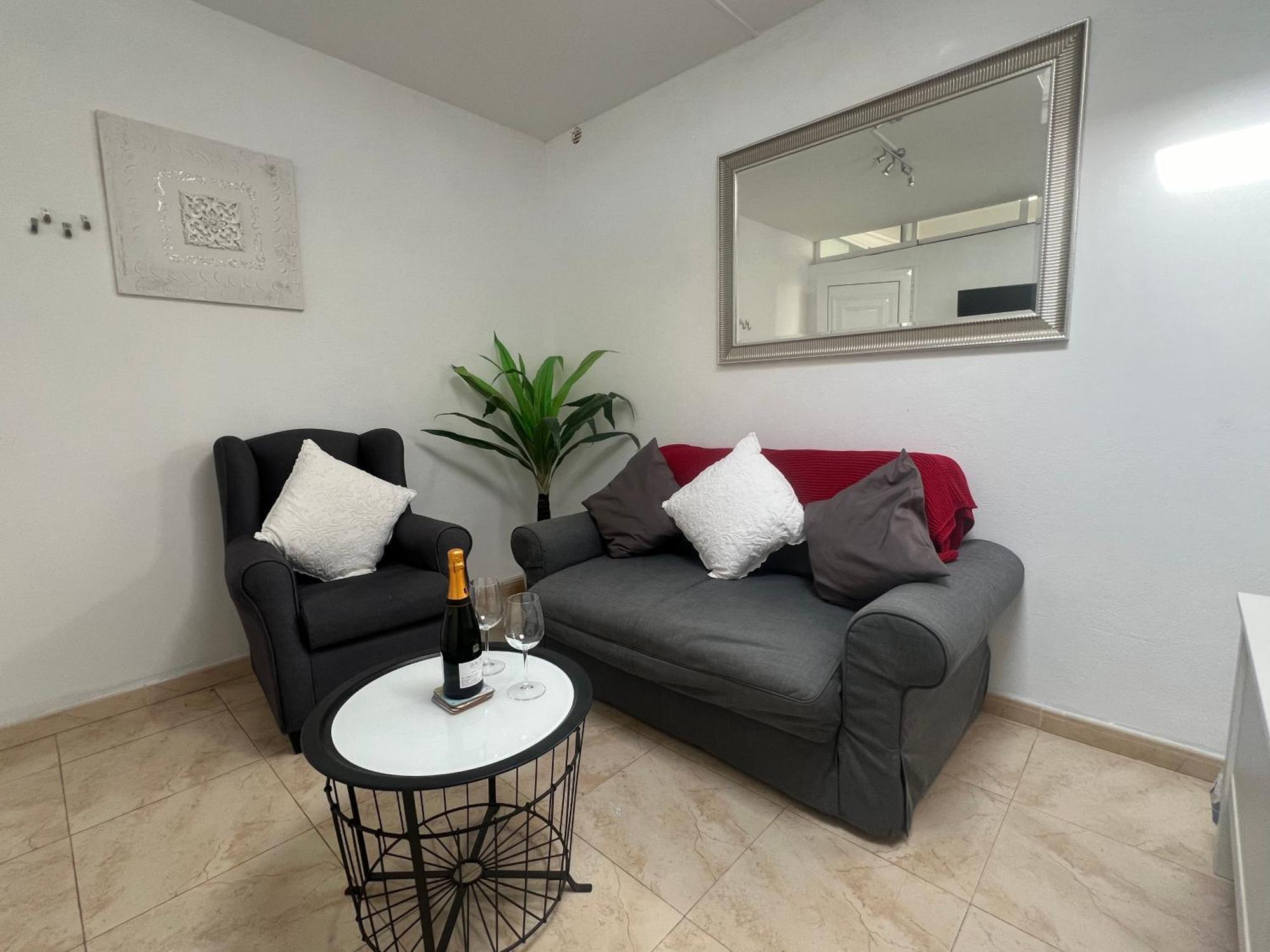 Casa Swn-y-mor, Two Bedroom With Private Pool *