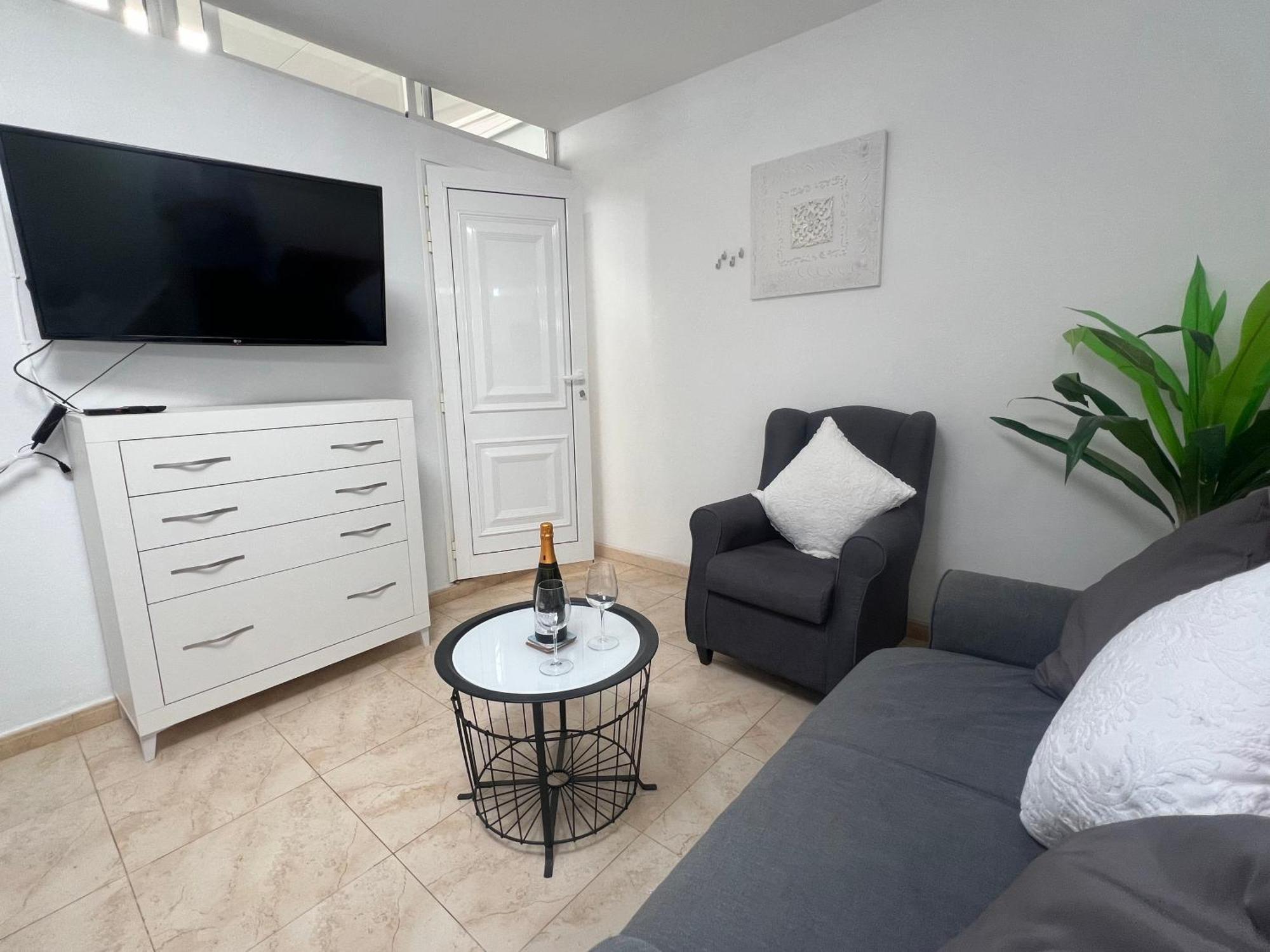 Apartment Casa Swn-y-mor, Two Bedroom With Private Pool