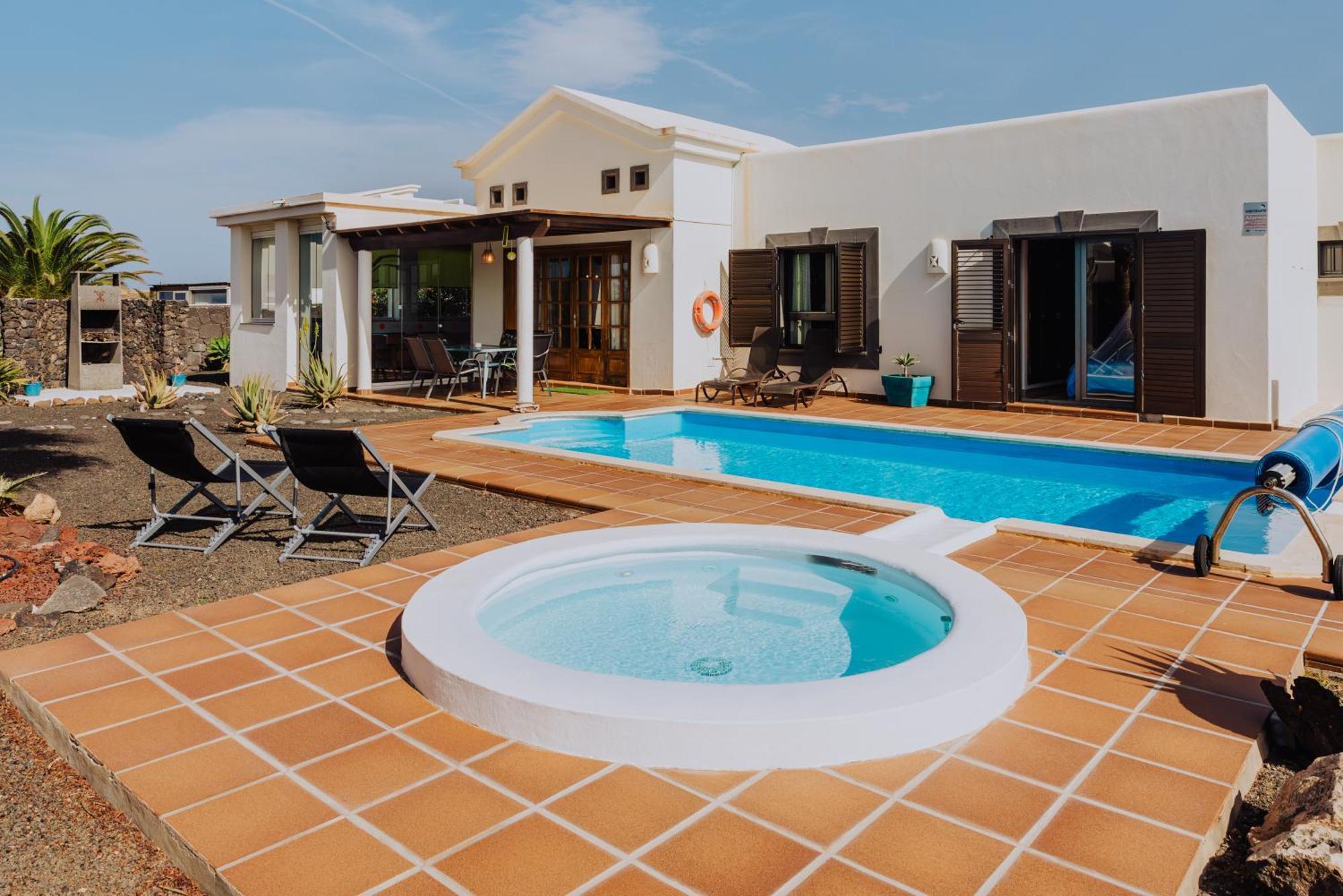 Marina Deluxe & Pool Playa Blanca (Lanzarote)