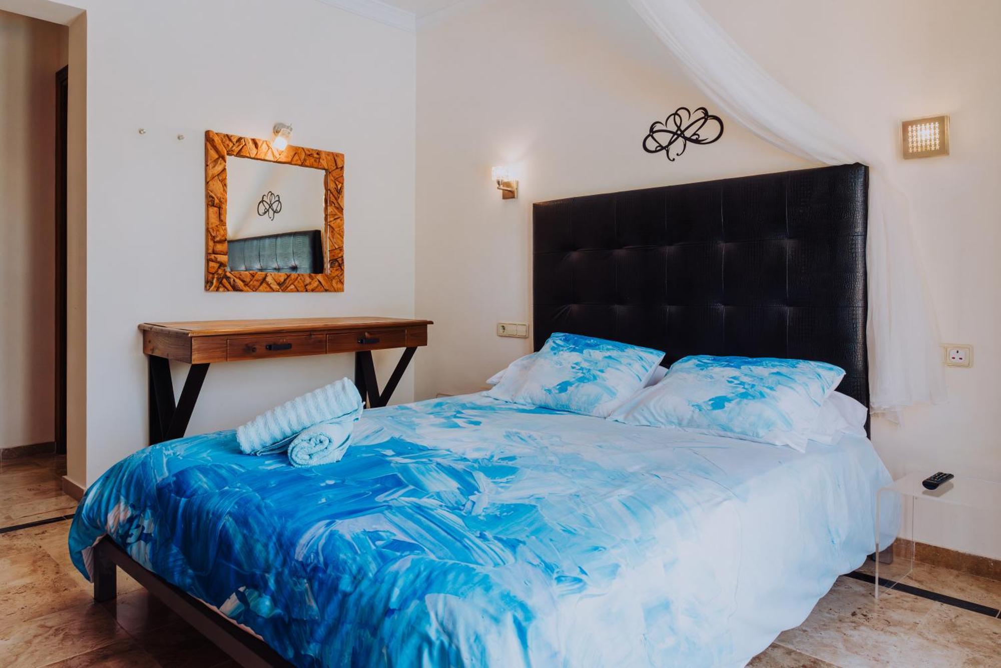 Villa Marina Deluxe & Pool *