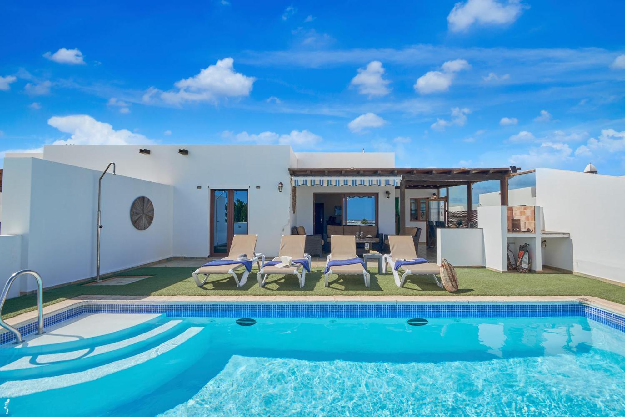 Vino, Altos - Heated Pool, Ac, Panorama Sea Views * Playa Blanca (Lanzarote)