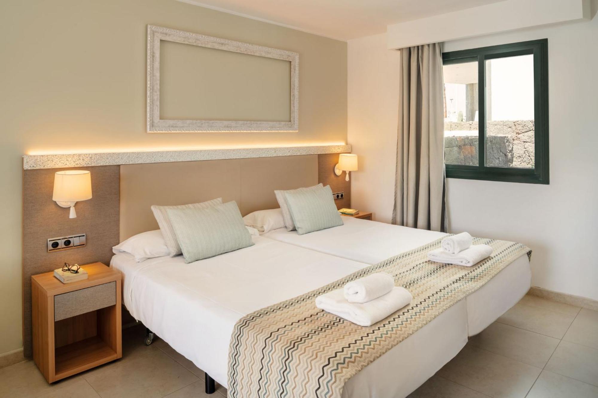 Pocillos Playa, Solo Adultos Hotel