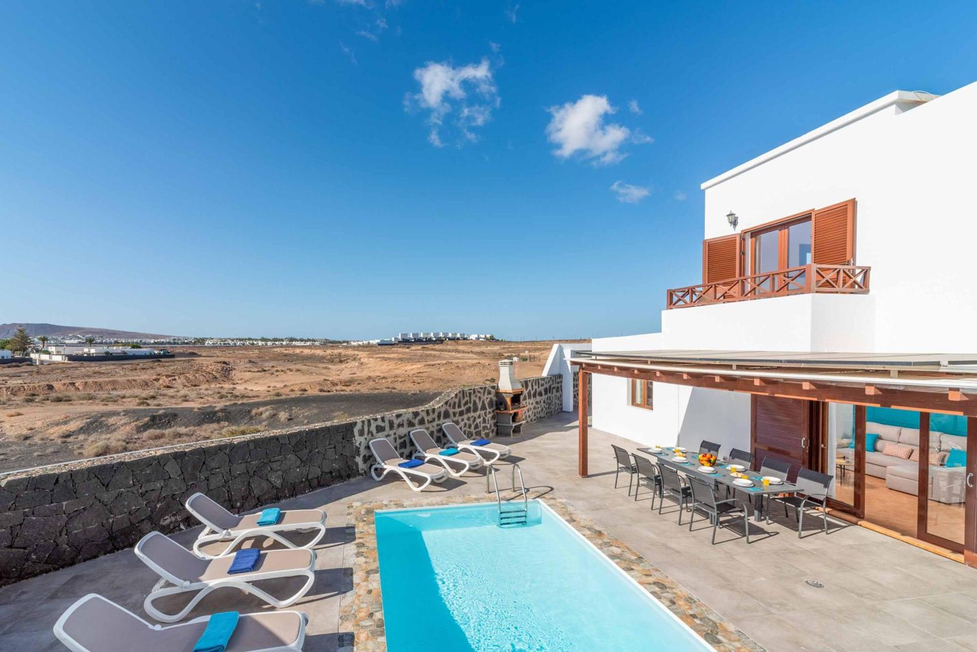 Bellisima Playa Blanca (Lanzarote)