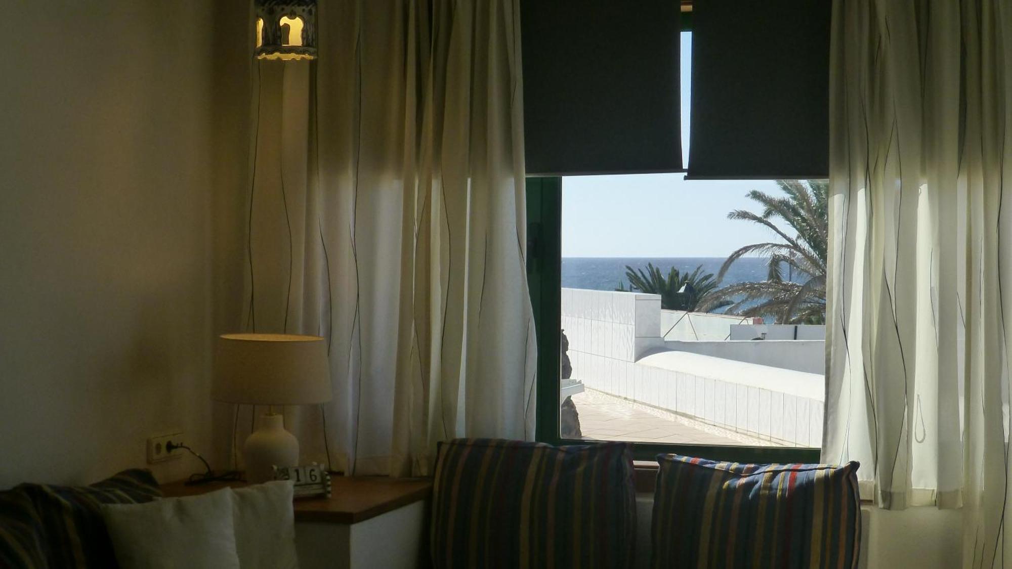 Lanzarote Beachfront On Cucharas With A Sea View *