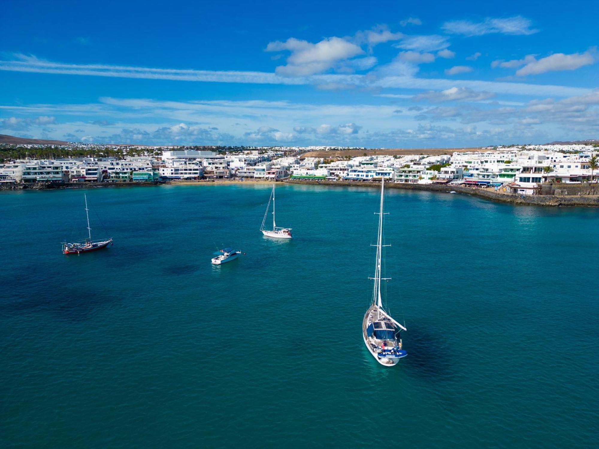 Arcos, Piscina Privada Climatizada Y Jacuzzi Con Maravillosas Vistas Al Islote De Lobos * Playa Blanca (Lanzarote)