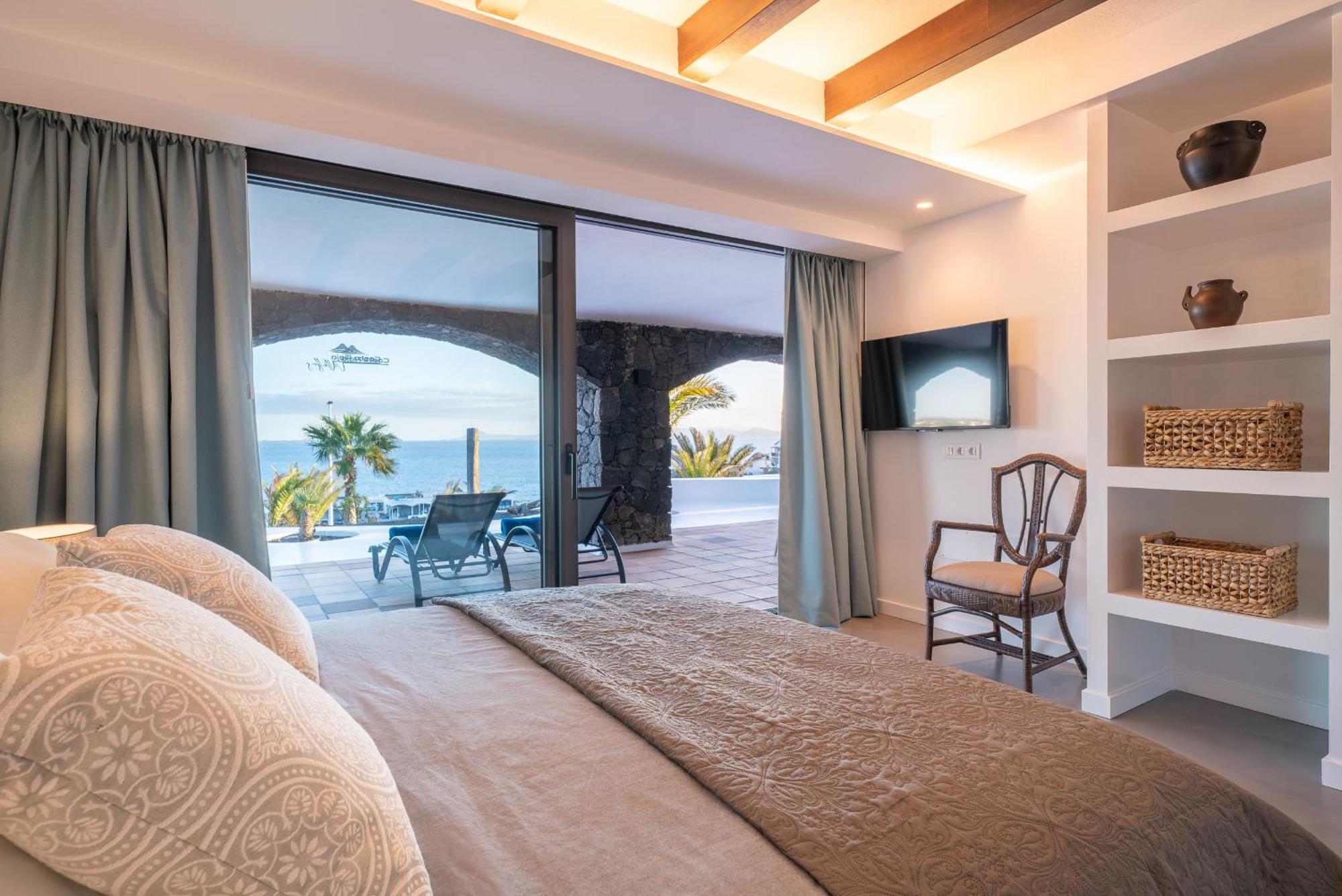 Arcos, Piscina Privada Climatizada Y Jacuzzi Con Maravillosas Vistas Al Islote De Lobos Playa Blanca (Lanzarote)