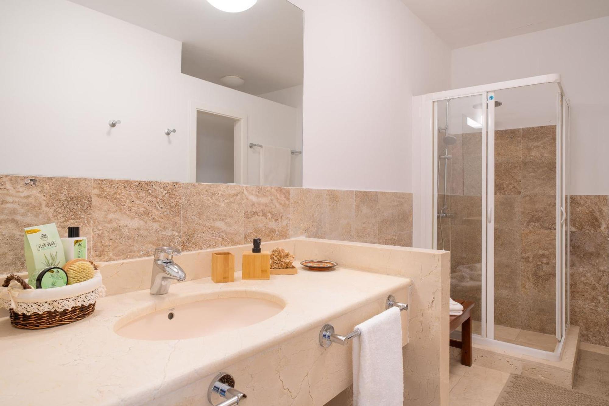 Villa Arcos, Piscina Privada Climatizada Y Jacuzzi Con Maravillosas Vistas Al Islote De Lobos Playa Blanca (Lanzarote)