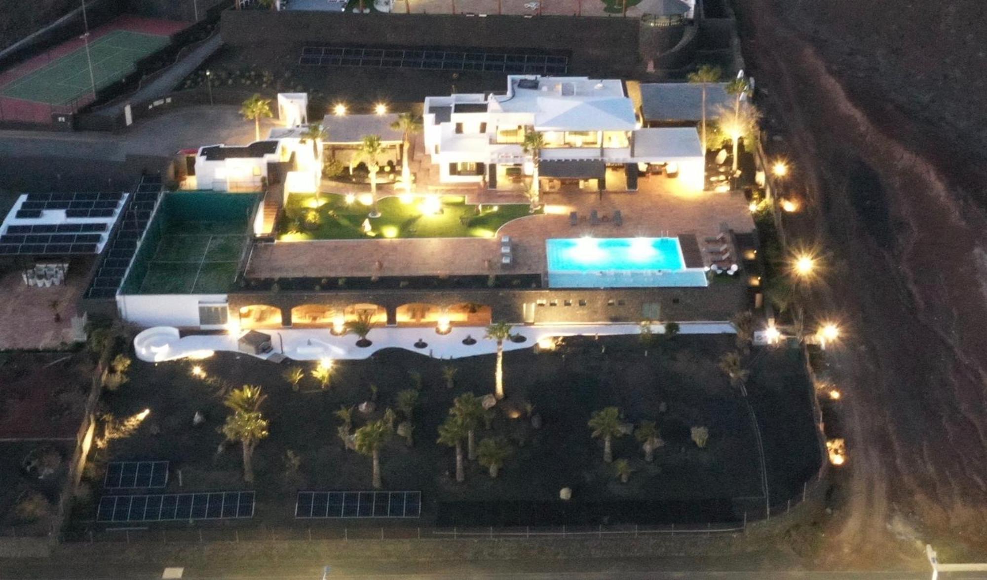 Villa Costa Roja Con Vistas Al Mar, Piscinas, Jacuzzi, Mini Golf Y Padel En Montana Roja