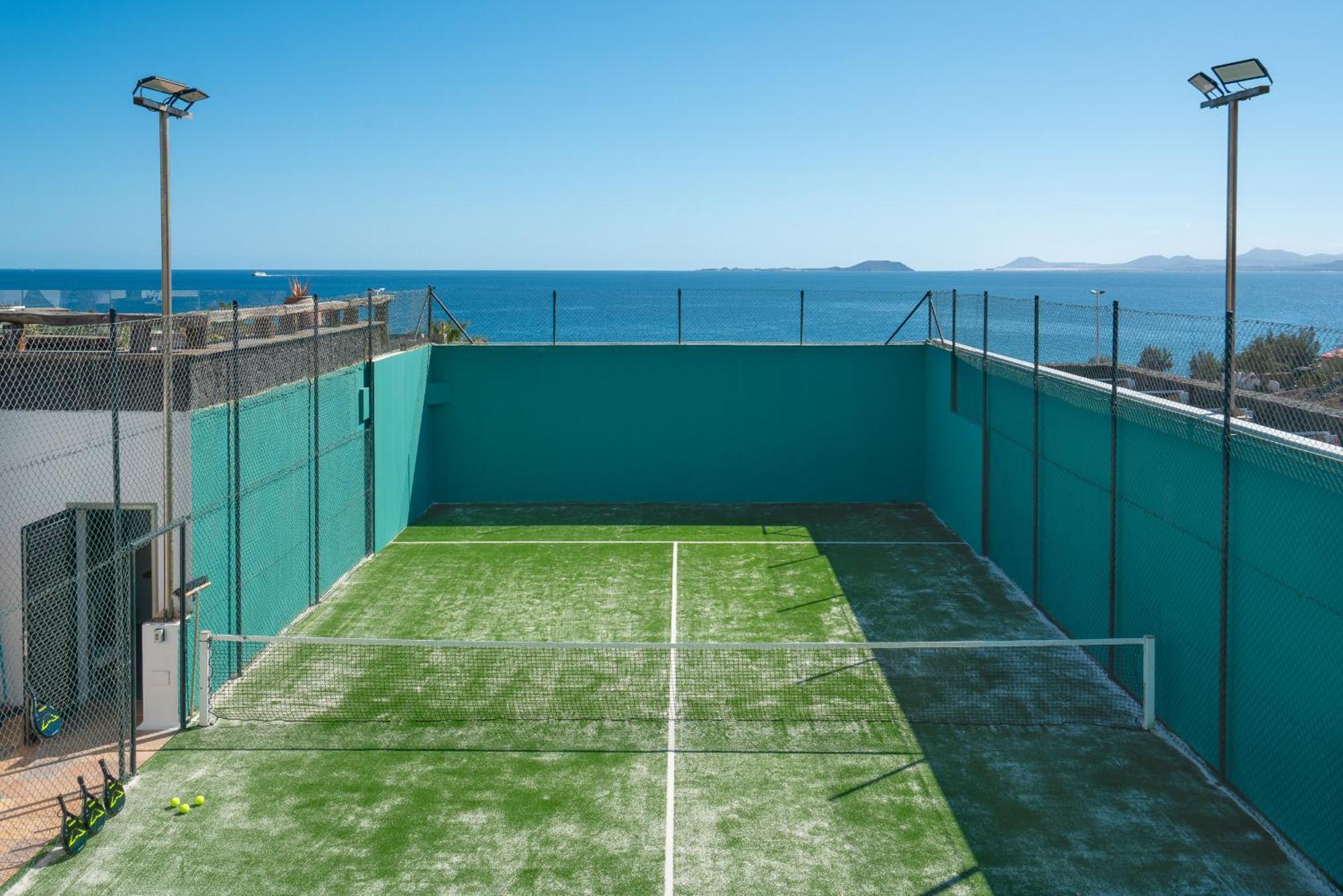 Villa Costa Roja Con Vistas Al Mar, Piscinas, Jacuzzi, Mini Golf Y Padel En Montana Roja *