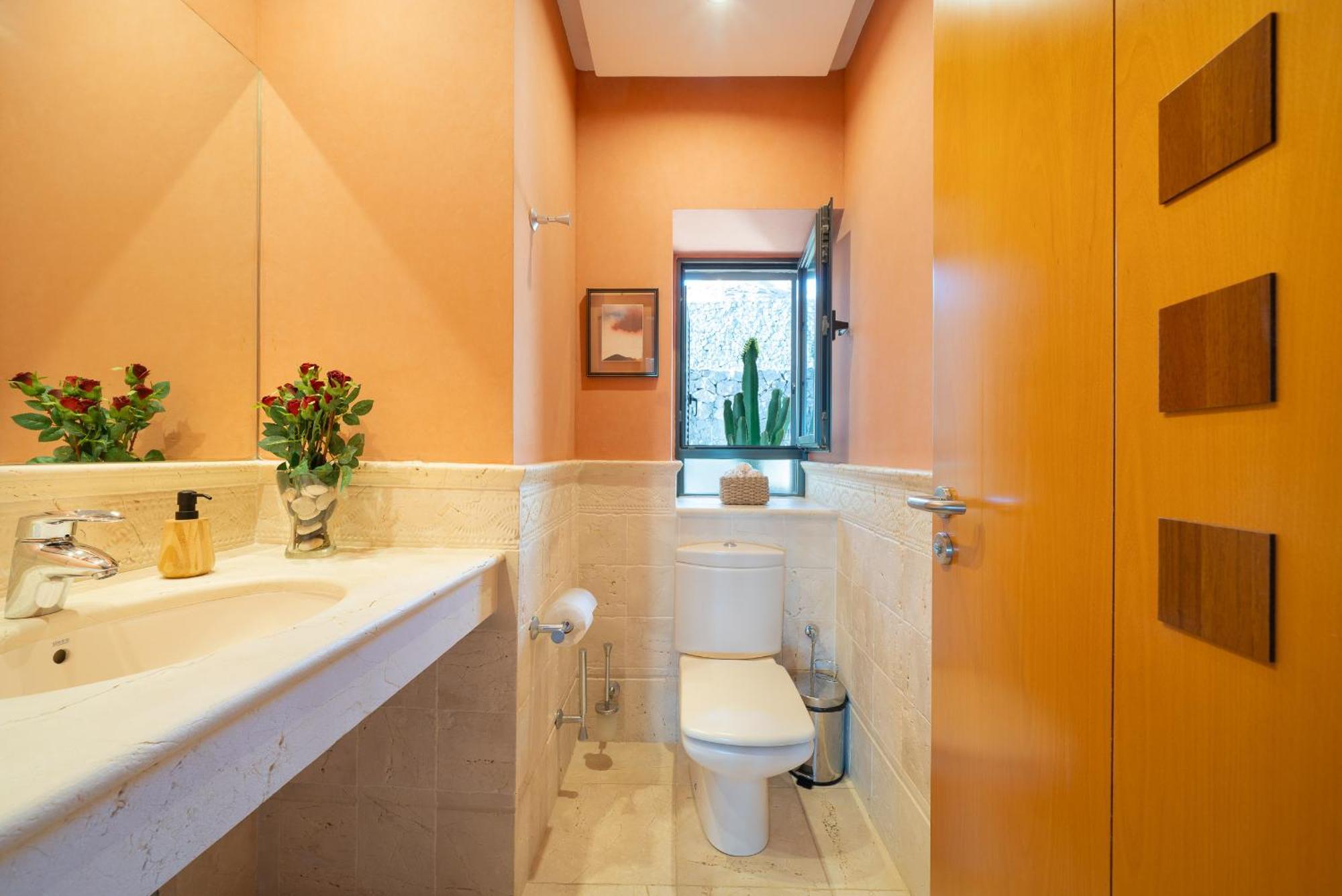 Villa Costa Roja Con Vistas Al Mar, Piscinas, Jacuzzi, Mini Golf Y Padel En Montana Roja Playa Blanca (Lanzarote)