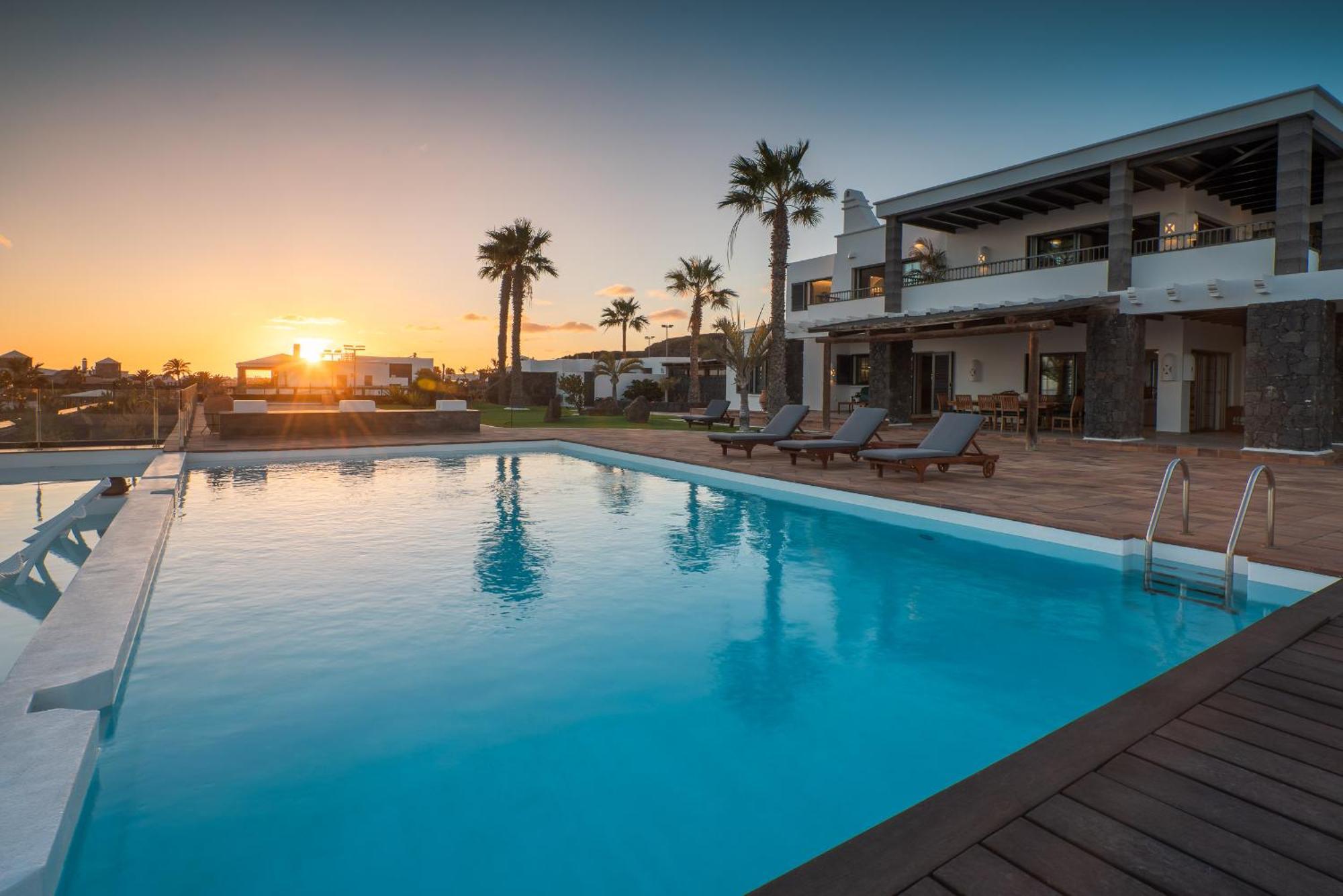 Costa Roja Con Vistas Al Mar, Piscinas, Jacuzzi, Mini Golf Y Padel En Montana Roja Villa Playa Blanca (Lanzarote)