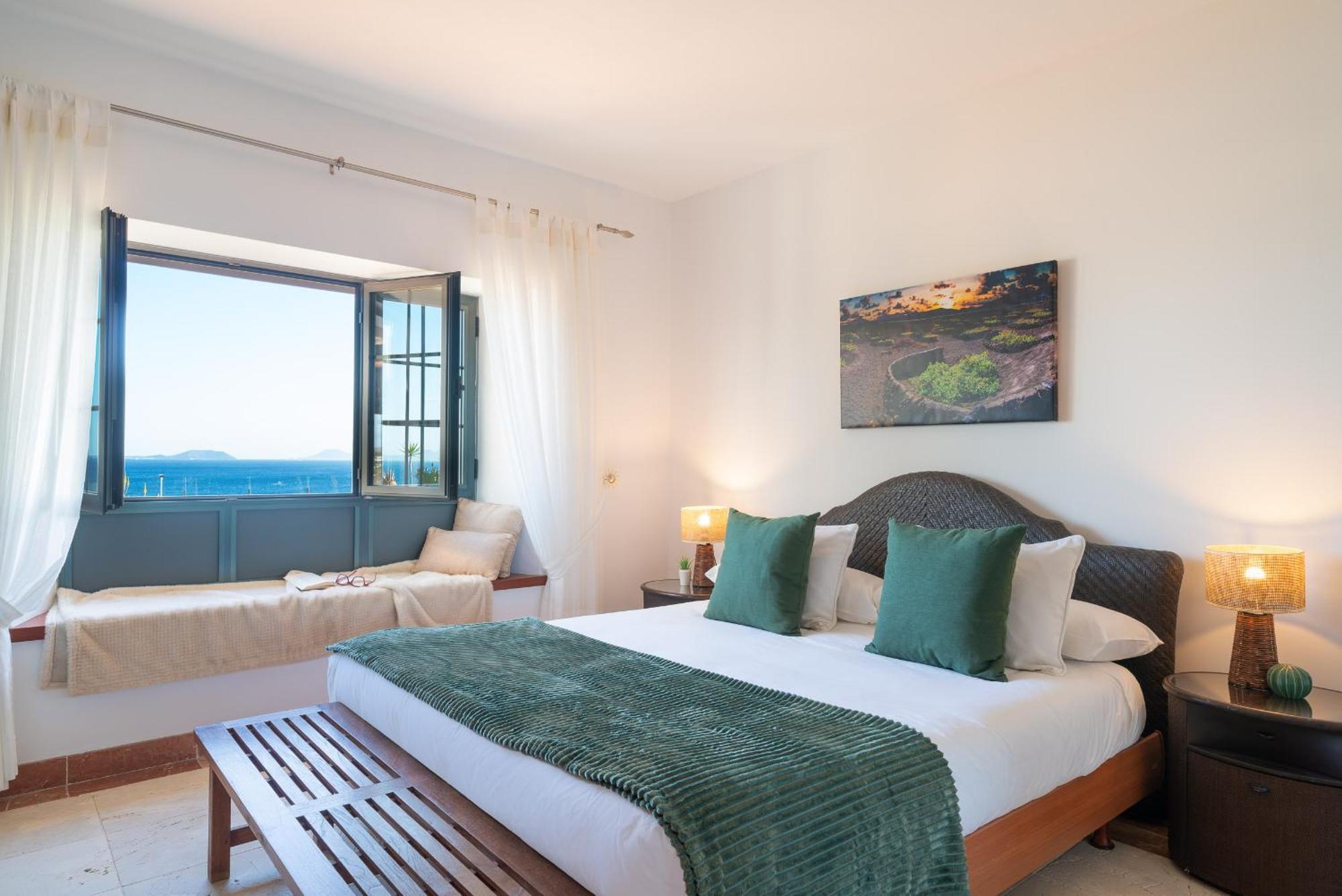 Villa Costa Roja Con Vistas Al Mar, Piscinas, Jacuzzi, Mini Golf Y Padel En Montana Roja *