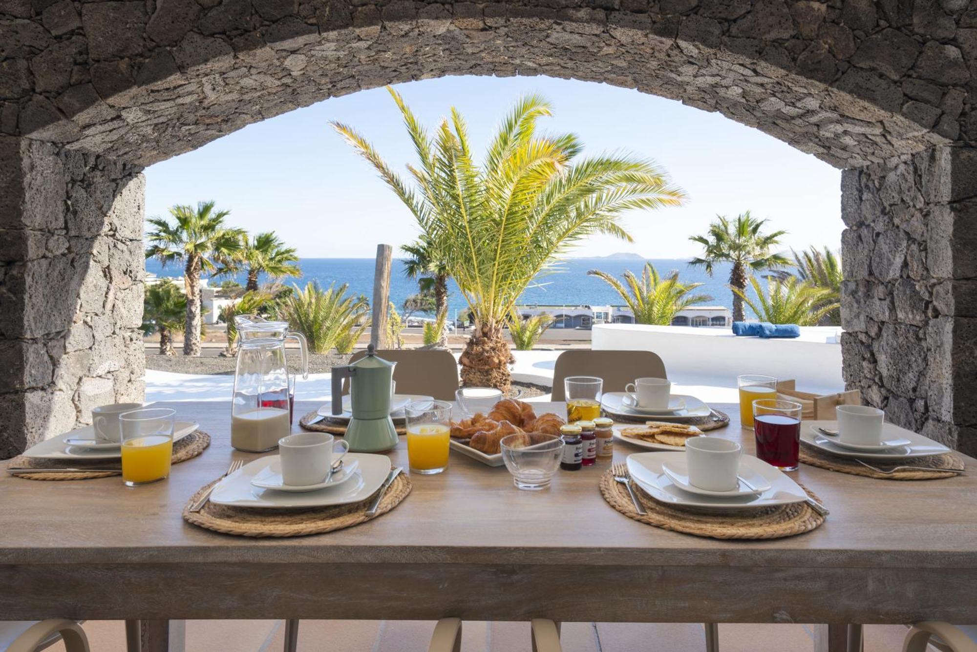 Arcos, Piscina Privada Climatizada Y Jacuzzi Con Maravillosas Vistas Al Islote De Lobos * Playa Blanca (Lanzarote)