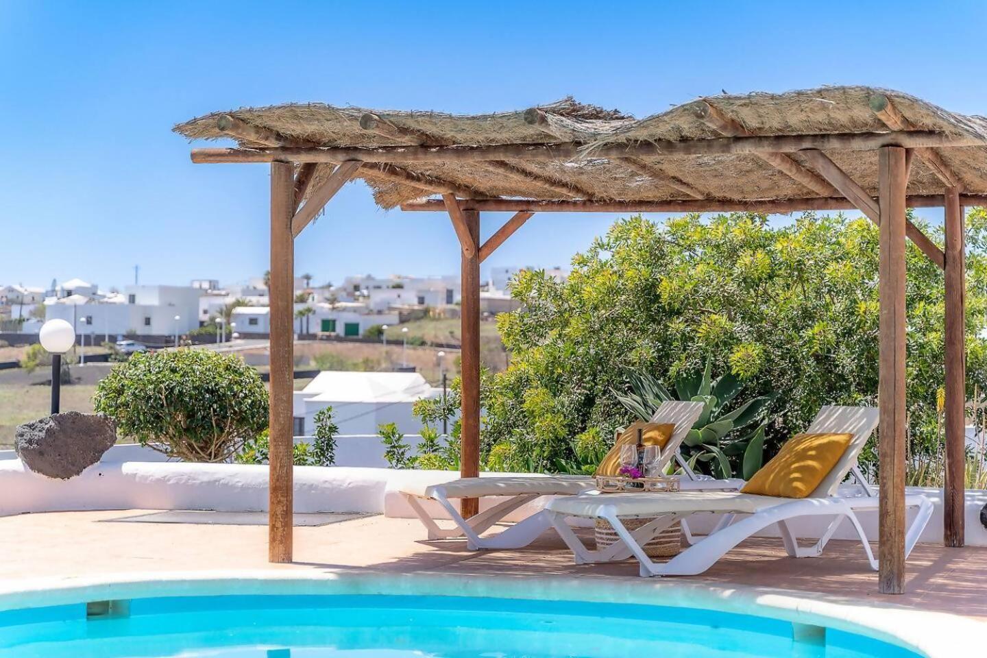 Amazing 3 Bedroom Ocean View With Pool Holiday home