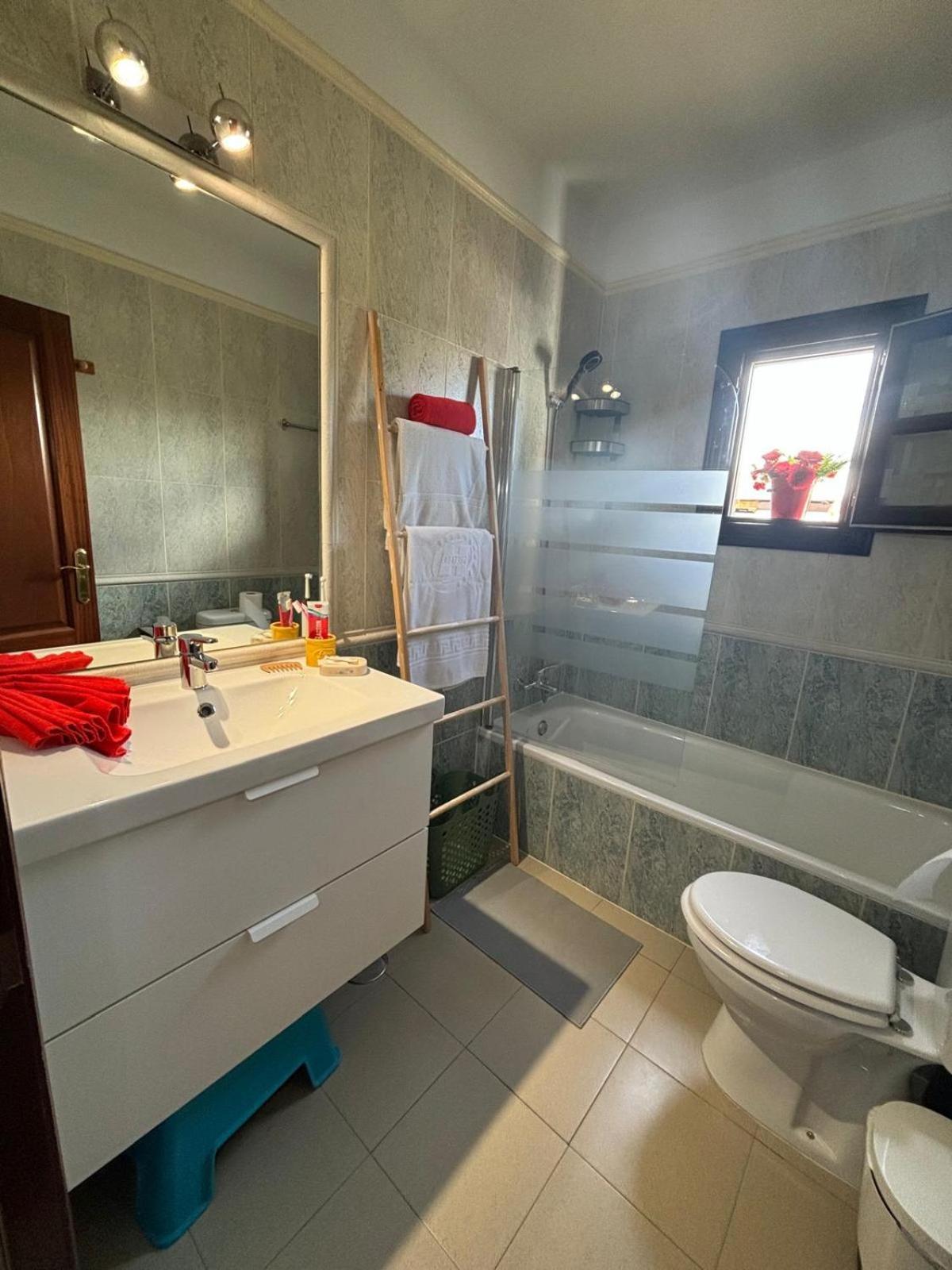 Adel 56, Private Heated Pool, Parking Villa *