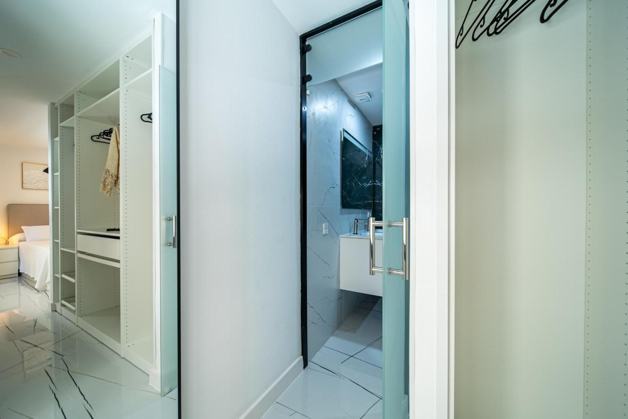 Becky Deluxe 3bd By Hh Apartment