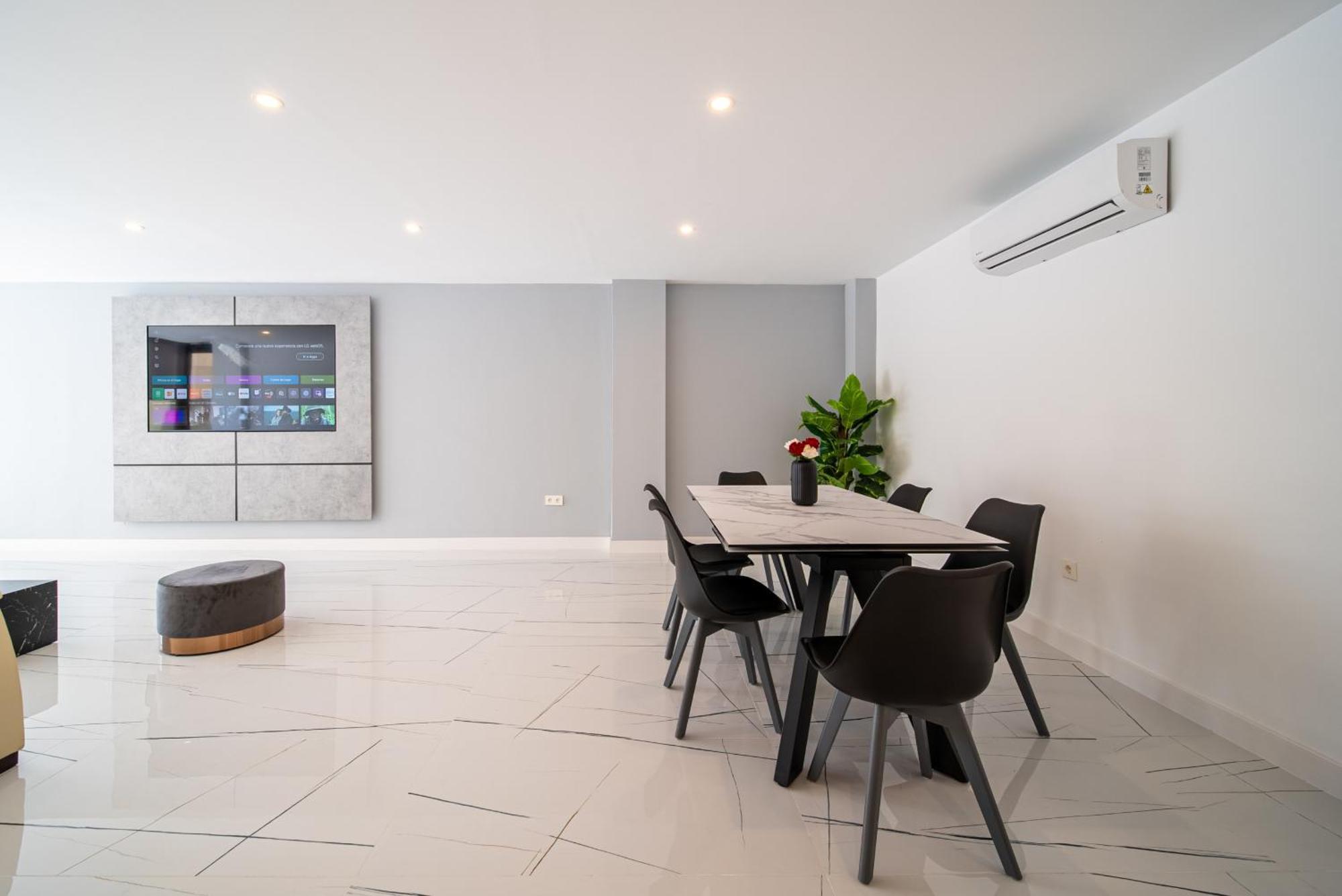 Becky Deluxe 3bd By Hh Apartment *
