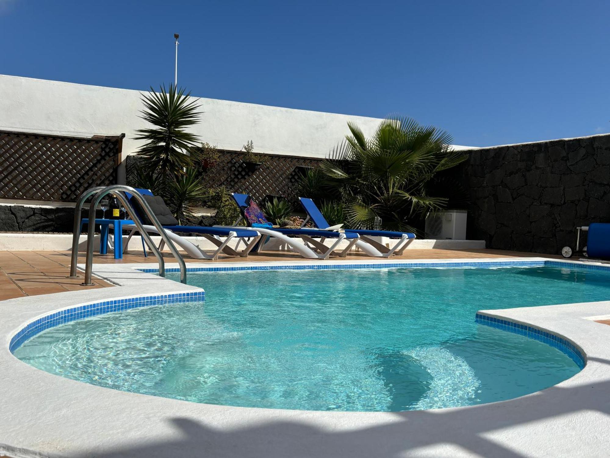 Adel 56, Private Heated Pool, Parking Villa *