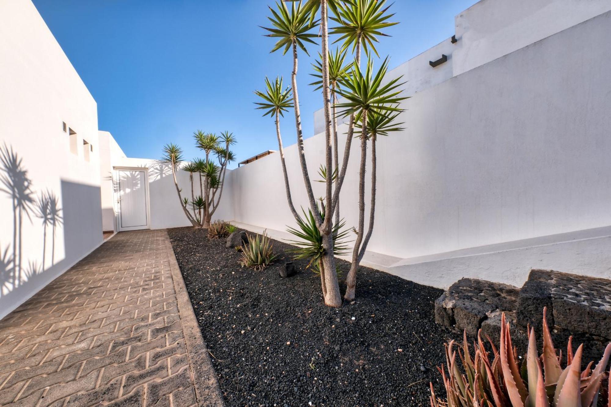 Lava And Sea- Private Pool, Amazing Sea Views Holiday home *