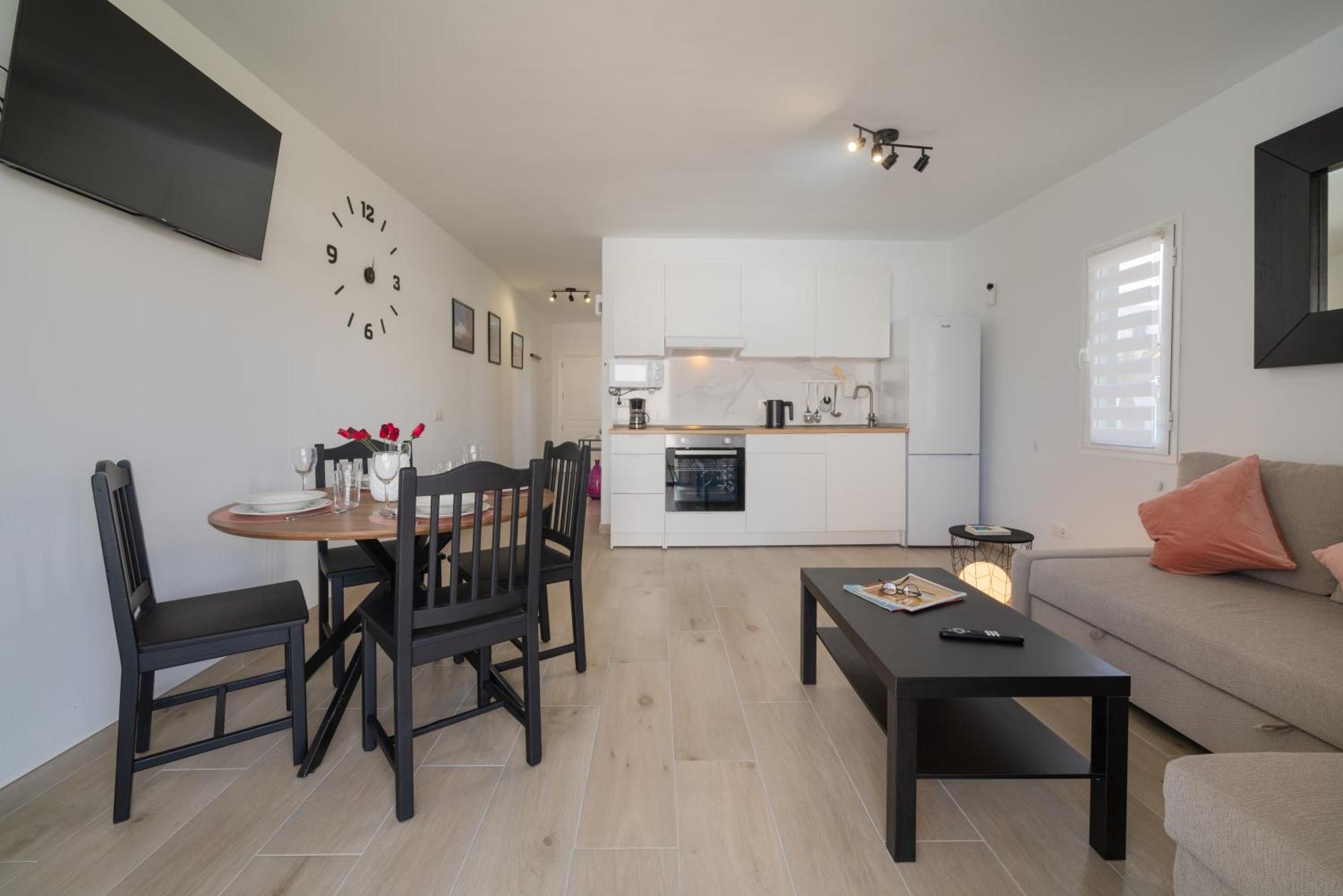 Lanzahost Carmenes Wellness Apartment *