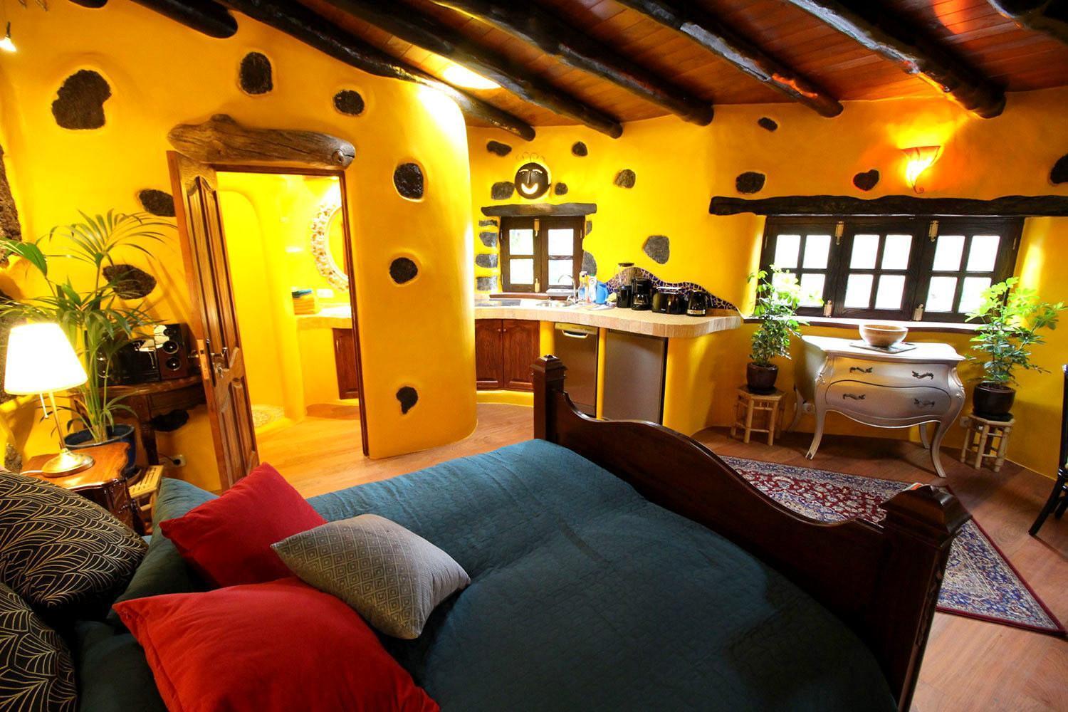 Lava - Sauna, Beheizter Pool, Traumhafter Meerblick, Billiard, Tischtennis Apartment Tias