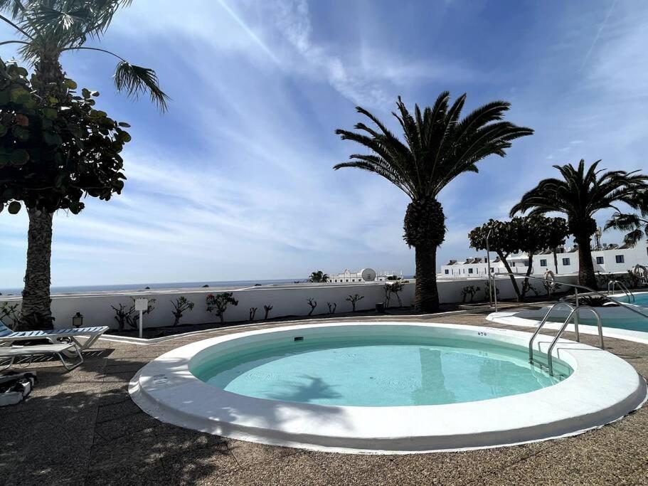 Mariposa - 1 Bedroom Poolside Apartment