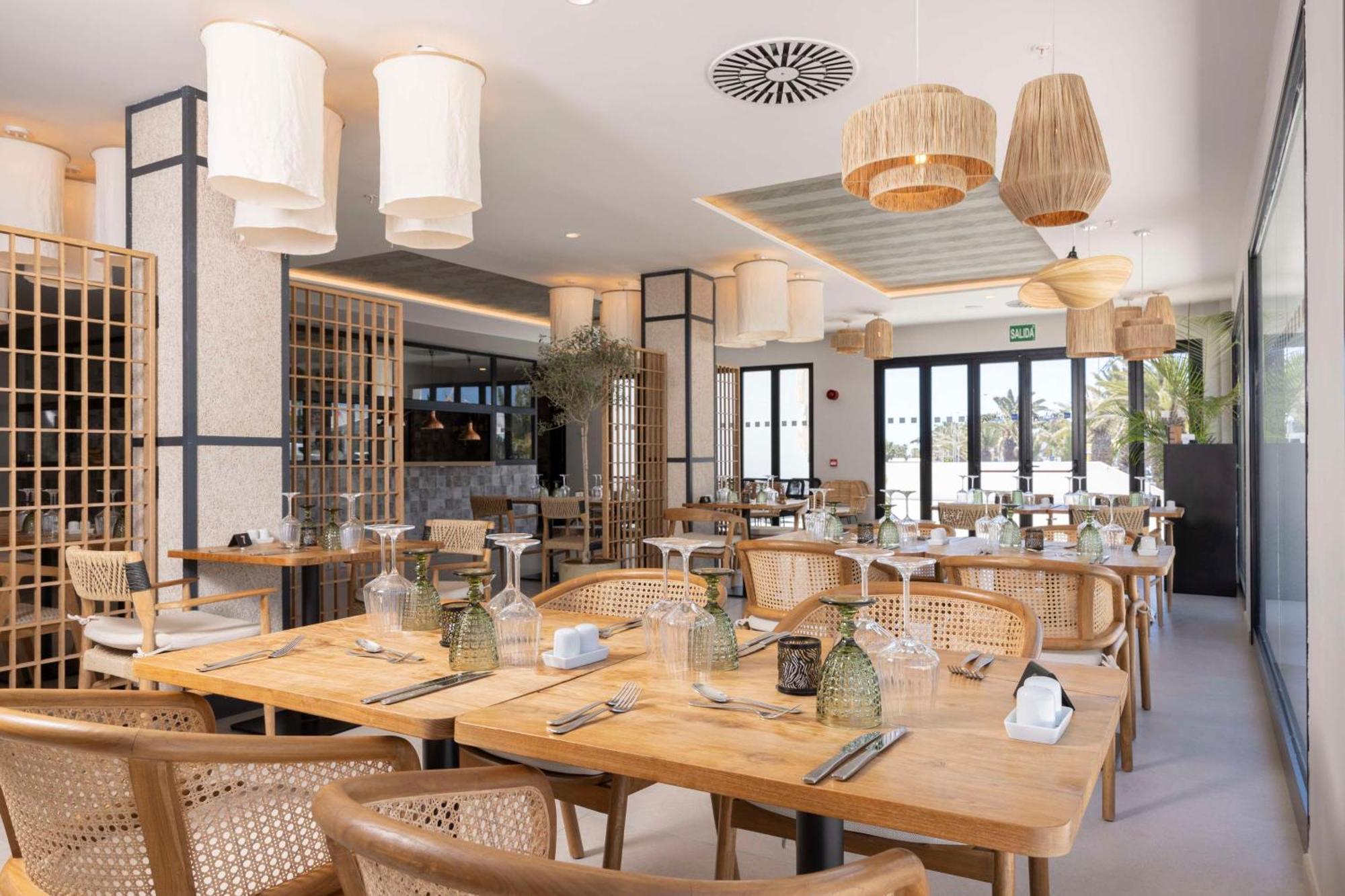 Radisson Blu Resort, Lanzarote Adults Only Hotel Costa Teguise