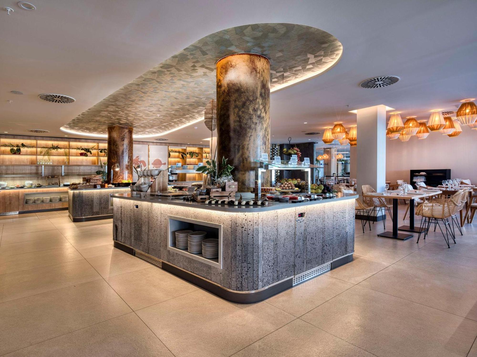 Radisson Blu Resort, Lanzarote Adults Only 4*