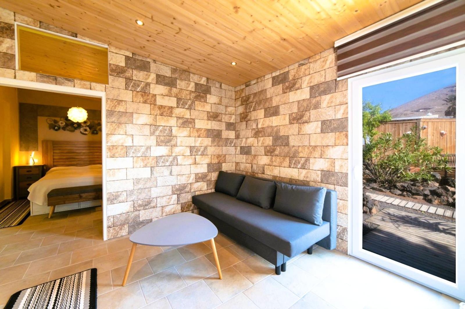 Apartamento Madora - Sea View - Amazing Garden - Quiet Location - Bodegas & Hiking Trails Nearby *