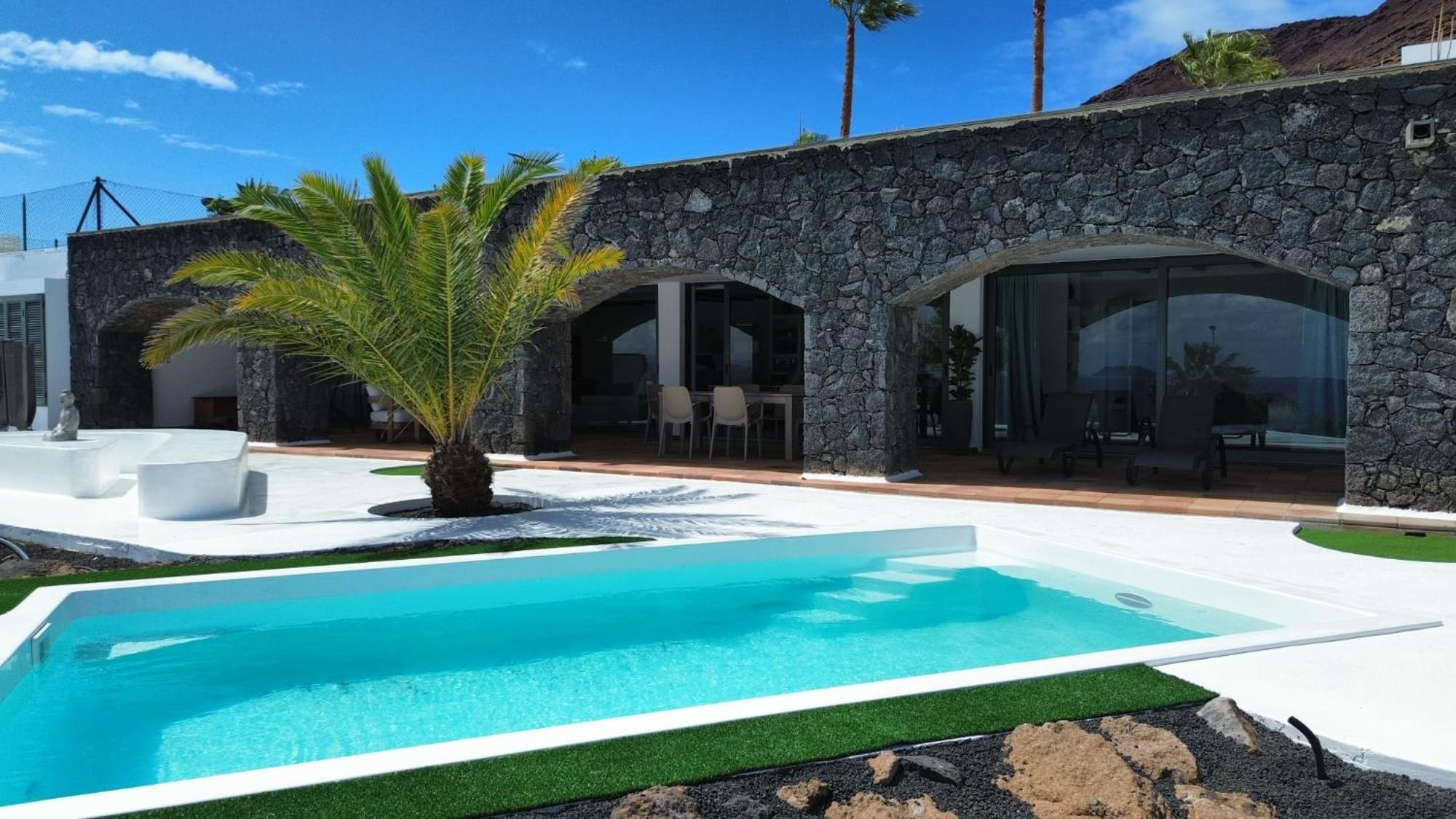 Costa Roja Con Vistas Al Mar, Piscinas, Jacuzzi, Mini Golf Y Padel En Montana Roja Villa Playa Blanca (Lanzarote)