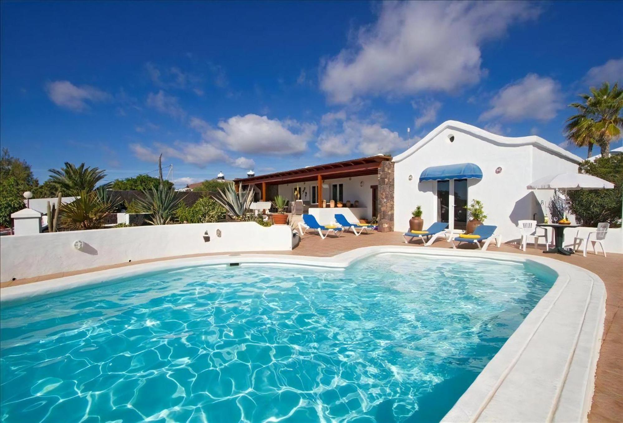 Villa Brilliant Puerto Del Carmen Dos Piedras 4 Bedrooms Private Pool Rustic Styled Interior *