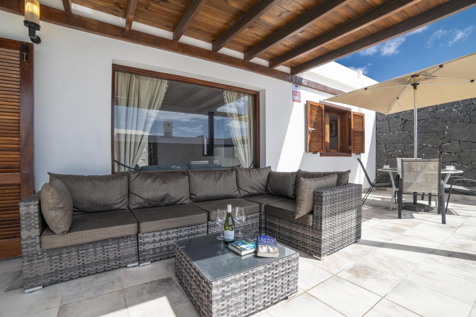 Beautiful Lanzarote 3 Bedrooms Strelitzia South Facing Secluded Private Pool * Playa Blanca (Lanzarote)