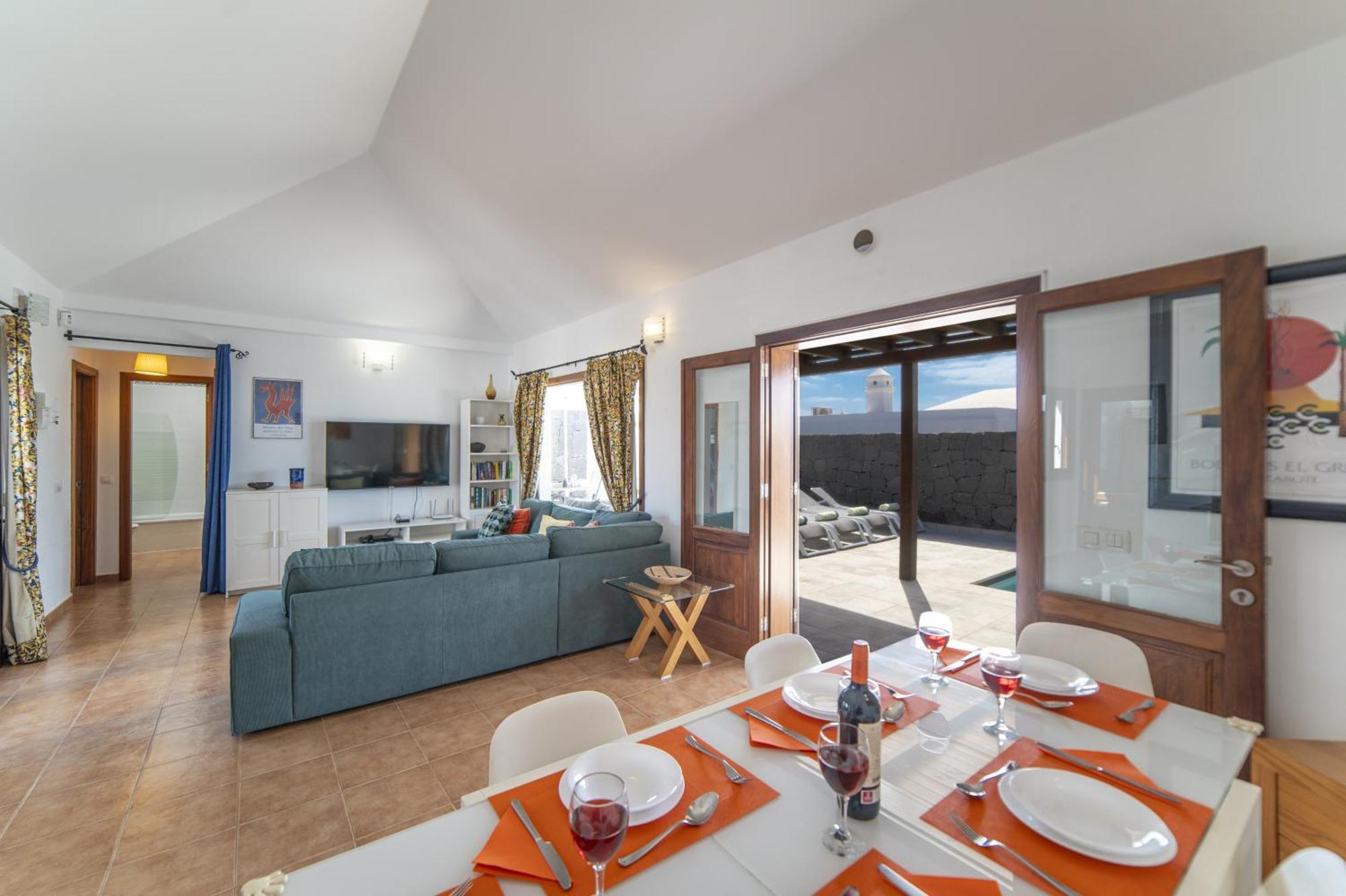Villa Beautiful Lanzarote 3 Bedrooms Strelitzia South Facing Secluded Private Pool